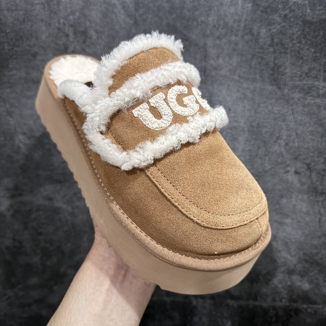 图片[3]-【广东纯原版】秋冬新款,美国轻奢品牌🐑UGG W Classic Coquette Clog Slipper  II 科凯特2.0系列时尚居家穆勒风包头舒适保暖露跟厚底半拖鞋 货号:OB938厚底n升级原楦原纸版开发版型n采用TPU模压定型翻毛皮鞋面材质n内嵌人造卷曲羊毛毛绒里衬和鞋垫,保暖锁热#选用17毫米UGGPURE™ 植入式羊毛里衬与可拆卸的UGGPURE™ 植入式羊毛鞋垫#Treadlite轻翼科技外底-优质的防滑,耐磨性,和良好的弹性❗ 尺码：35-40n产品描述：休闲系列作为本季主力系列，轻盈耐磨的橡胶大底，让穿着的舒适性提升 品名：Classic Coquette Clog Slipper  II 科凯特2.0系列鞋面：翻毛皮革/织物 编码：TL320340-鞋库