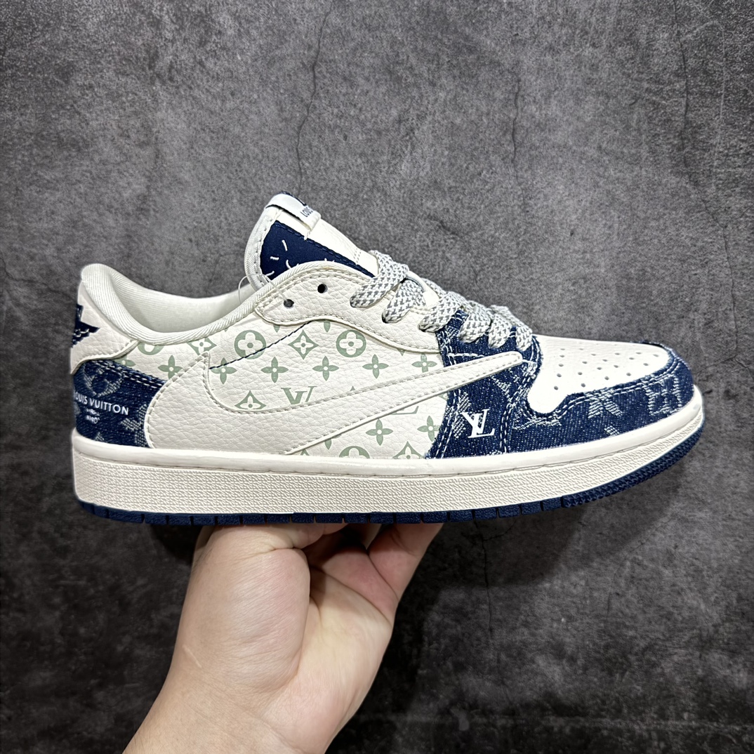 【定制版】Fragment x TS x Air Jordan 1 Low x LV 三方联名倒钩低帮 纯原大厂出品唯一可媲美原版 同价位区间无对手全新的三方联名低帮倒钩鞋面延续了黑脚趾设计 点缀上Travis Scott 标志性的Logo 完善极具Fragment Design的设计风格左右脚分别以Travis Scott鬼脸和乔丹飞翼加以修饰0彰显出三方联名的奢华格调 官方货号：SJ2068 003  尺码：36-46（半） 编码：HXS250260-鞋库