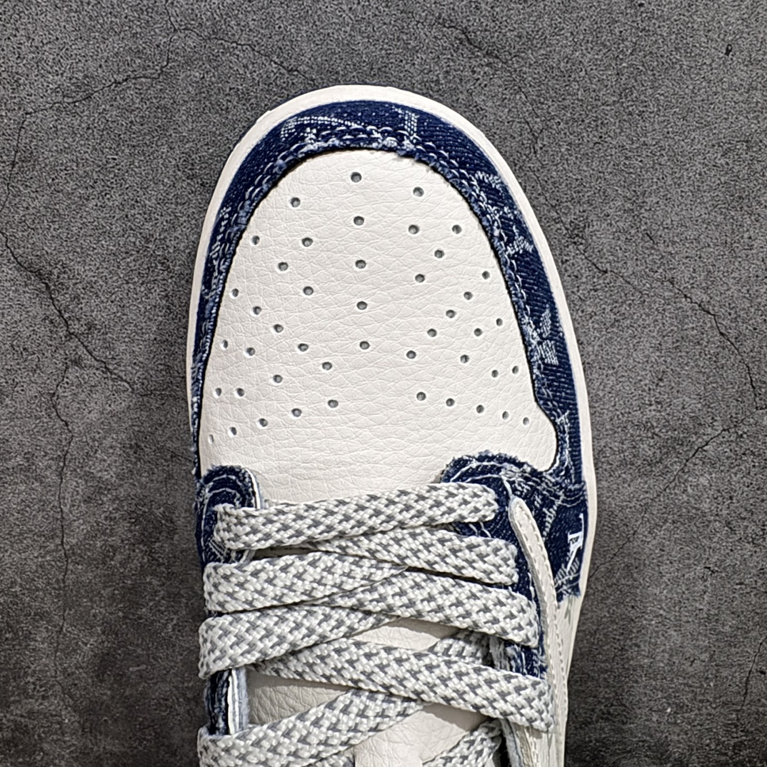 图片[5]-【定制版】Fragment x TS x Air Jordan 1 Low x LV 三方联名倒钩低帮 纯原大厂出品唯一可媲美原版 同价位区间无对手全新的三方联名低帮倒钩鞋面延续了黑脚趾设计 点缀上Travis Scott 标志性的Logo 完善极具Fragment Design的设计风格左右脚分别以Travis Scott鬼脸和乔丹飞翼加以修饰0彰显出三方联名的奢华格调 官方货号：SJ2068 003  尺码：36-46（半） 编码：HXS250260-鞋库