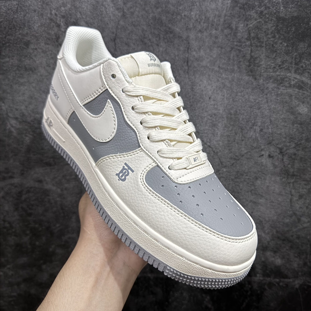 图片[3]-【定制版】Nike Air Force 1 Low 07 x BURBRRY 米灰n原楦头原纸板 打造纯正低帮空军版型 专注外贸渠道 全掌内置蜂窝气垫原盒配件 原厂中底钢印、拉帮完美官方货号：BB8588 225 Size：36 36.5 37.5 38 38.5 39 40 40.5 41 42 42.5 43 44 44.5 45 编码：LF310320-鞋库