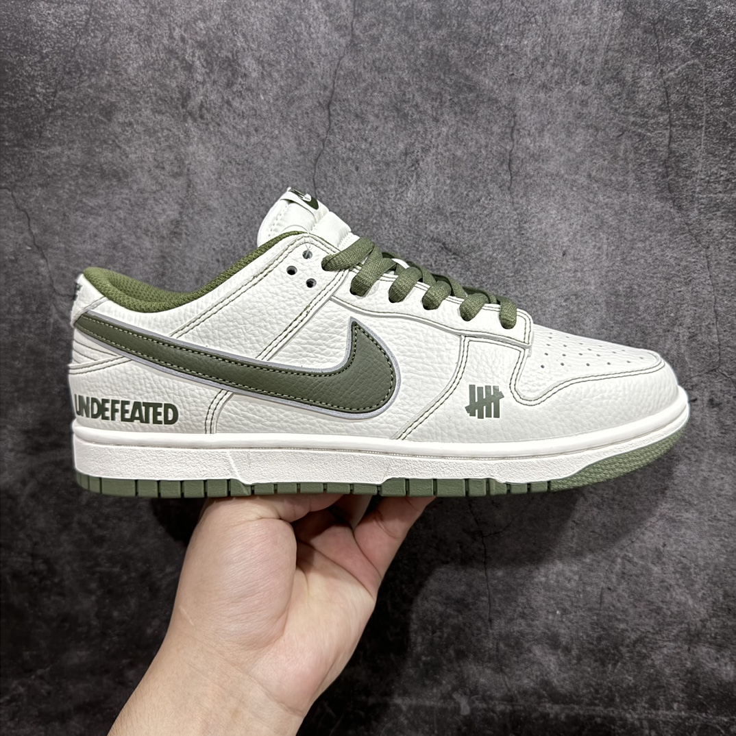 【定制版】DNk SB Dunk Low x Undefeated 联名米绿 低帮休闲运动滑板板鞋n#大厂纯原品质出货 纯正版型 定制鞋盒 皮料切割干净无任何毛边 细节完美 超高清洁度 货号：UN1697-633 尺码：36 36.5 37.5 38 38.5 39 40 40.5 41 42 42.5 43 44 44.5 45 编码：HXS320340-鞋库