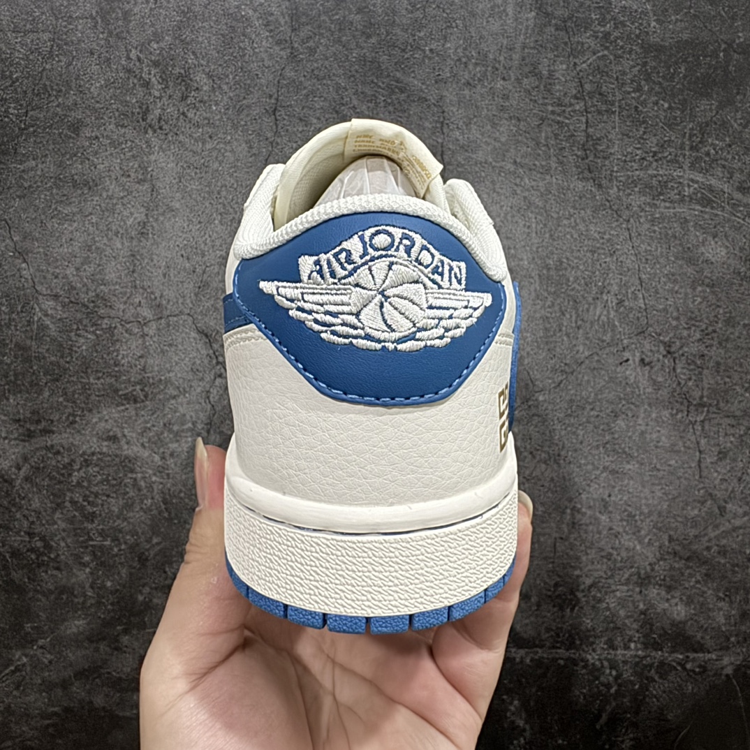 图片[4]-【定制版】Travis Scott x Fragment Design x Air Jordan 1 Low OG SP AJ1 乔1 纪梵希联名-蓝采和 低帮文化休闲板鞋rn#多方联名合作融合了Travis Scott 独特的音乐风格，藤原浩个性的设计风格以及Jordan品牌的经典元素 使其成为一双具有独特身份和价值的鞋子 清新而立体的外观加上联名标识更突出了其独特身份 这种配色方案显示出活力和时尚感 在视觉上引人注目  鞋身的质感和细腻的细节处理使其显得高端而格调十足  这款“倒钩”联名是设计与创意完美结合  融合多方的个性风格是一款备受瞩目的潮流鞋款r 货号：CF3688-025 尺码：36 36.5 37.5 38 38.5 39 40 40.5 41 42 42.5 43 44 44.5 45  编码：HXS320340-鞋库