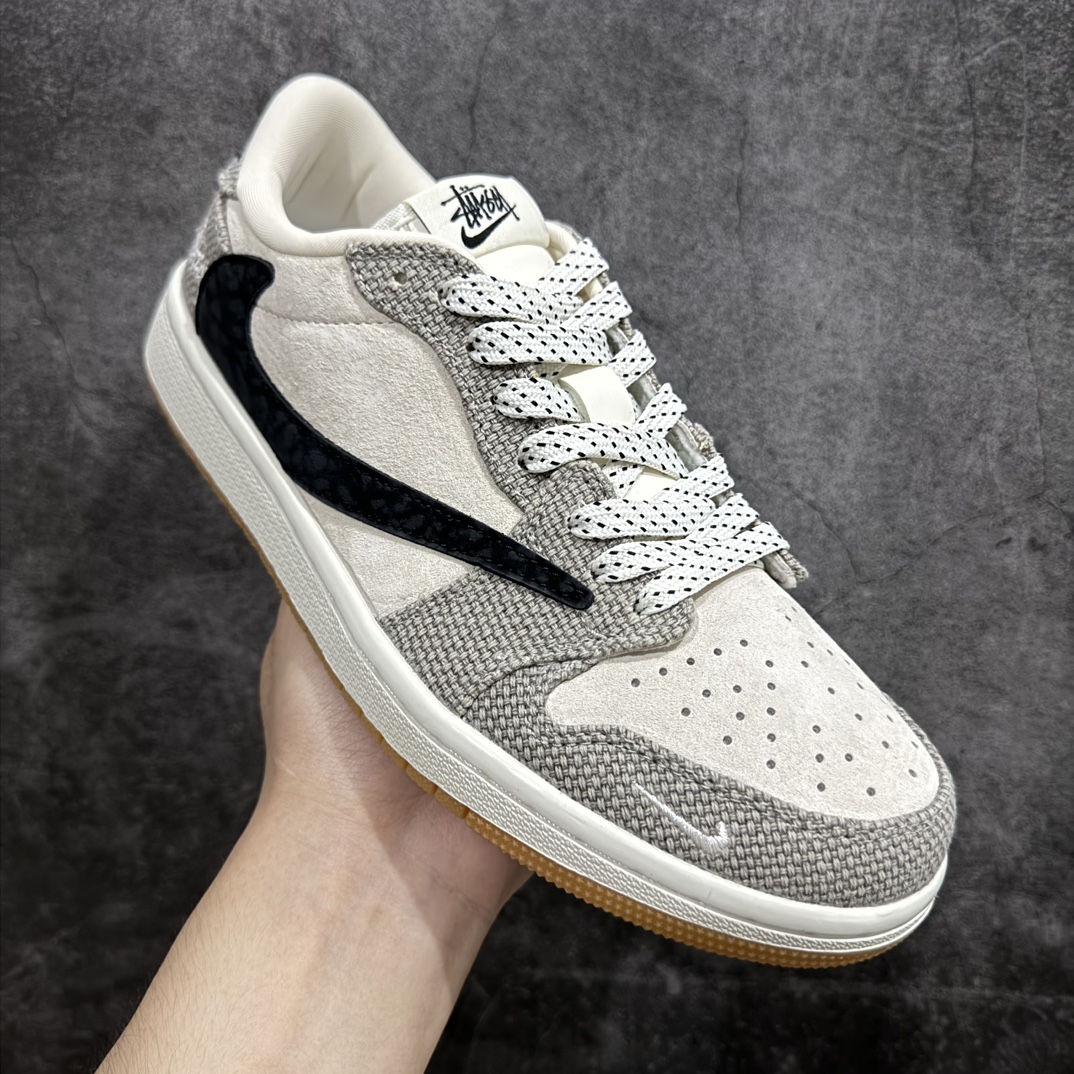 图片[3]-【定制版】Travis Scott x Nike Air Jordan 1 Low x StussynAir Jordan 1 Low 反转米黑拼接帆布满天星倒钩 纯原版本n全鞋采用原装头层皮，用料扎实 精雕细琢n鞋型极致还原 飞翼3D打印改良 深度立体四线中底拉帮皮料选材 钢印 背胶一应俱全 全新批次 原装原模大底全鞋原厂定制皮料，手感细腻正确折边工艺 完美细节诠释 官方货号：JH6089 006 Size：36 36.5 37.5 38 38.5 39 40 40.5 41 42 42.5 43 44 44.5 45 编码：HXS320340-鞋库