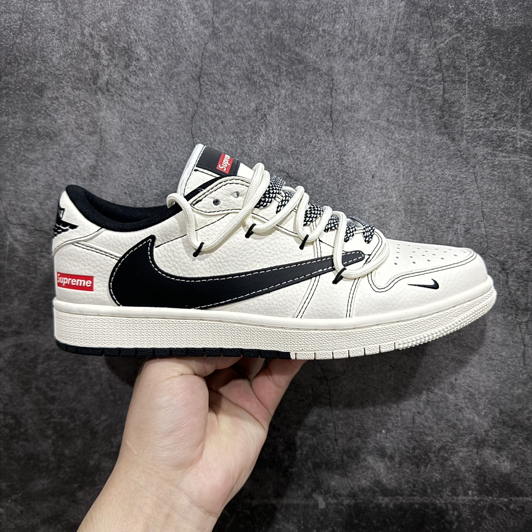 【定制版】Travis Scott x Nike Air Jordan 1 Low x SupremenAir Jordan 1 Low 反转米黑缝线满天星绑带倒钩 纯原版本n全鞋采用原装头层皮，用料扎实 精雕细琢n鞋型极致还原 飞翼3D打印改良 深度立体四线中底拉帮皮料选材 钢印 背胶一应俱全 全新批次 原装原模大底全鞋原厂定制皮料，手感细腻正确折边工艺 完美细节诠释 官方货号：SJ0086 134 Size：36 36.5 37.5 38 38.5 39 40 40.5 41 42 42.5 43 44 44.5 45 编码：HXS340360-鞋库