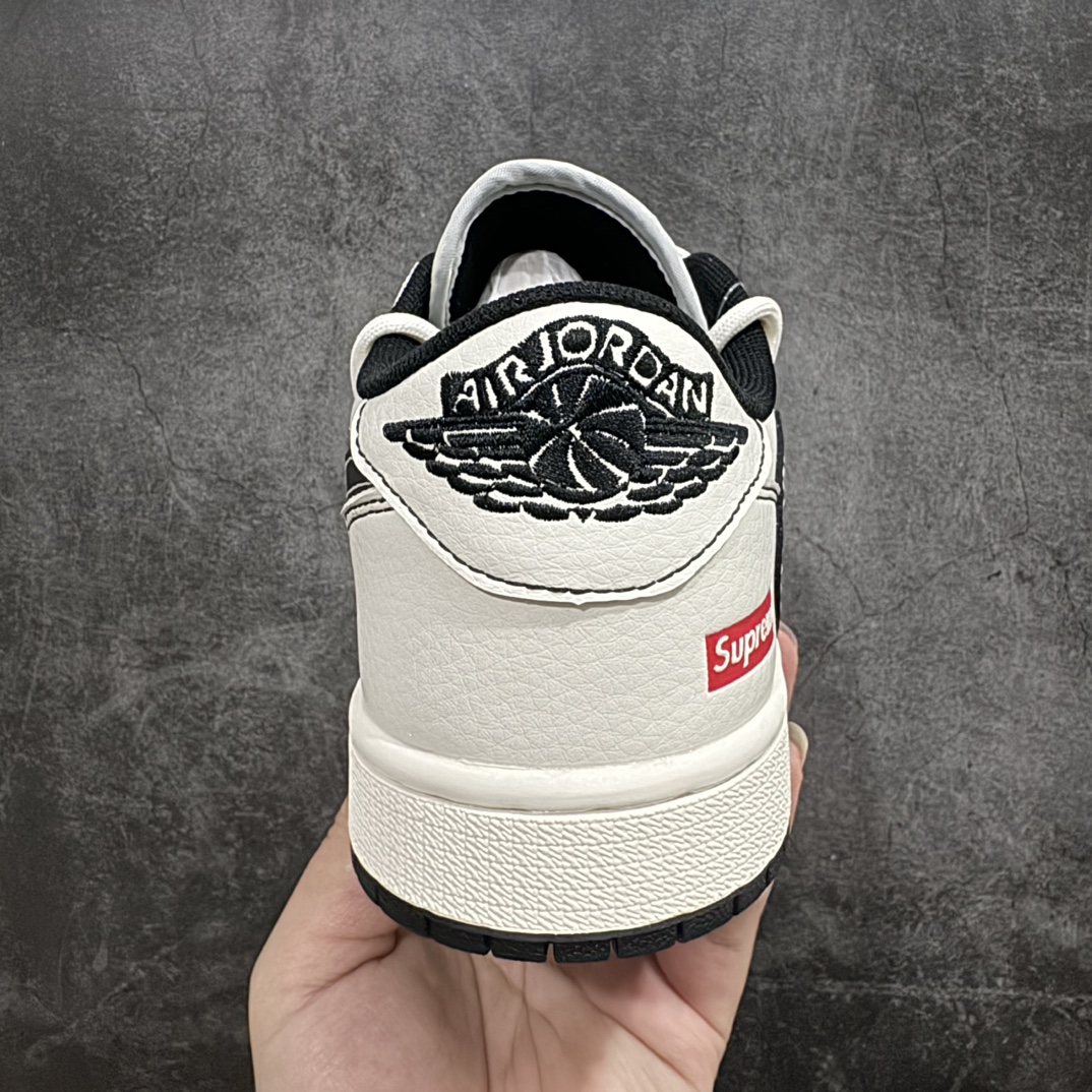 图片[4]-【定制版】Travis Scott x Nike Air Jordan 1 Low x SupremenAir Jordan 1 Low 反转米黑缝线满天星绑带倒钩 纯原版本n全鞋采用原装头层皮，用料扎实 精雕细琢n鞋型极致还原 飞翼3D打印改良 深度立体四线中底拉帮皮料选材 钢印 背胶一应俱全 全新批次 原装原模大底全鞋原厂定制皮料，手感细腻正确折边工艺 完美细节诠释 官方货号：SJ0086 134 Size：36 36.5 37.5 38 38.5 39 40 40.5 41 42 42.5 43 44 44.5 45 编码：HXS340360-鞋库