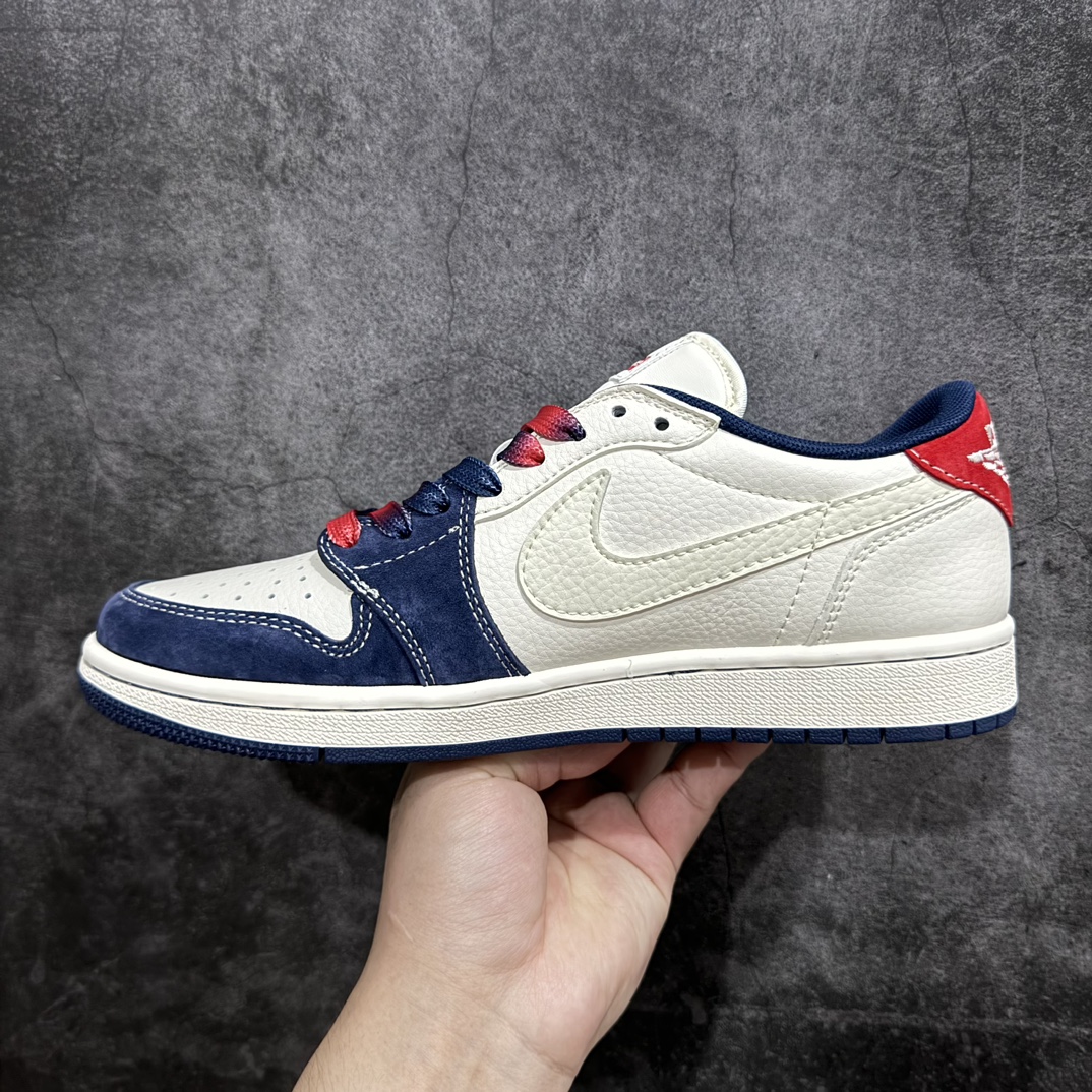 图片[2]-【定制版】Travis Scott x Fragment Design x Air Jordan 1 Low OG SP AJ1 乔1 Supreme联名-深蓝米红 低帮文化休闲板鞋n#多方联名合作融合了Travis Scott 独特的音乐风格，藤原浩个性的设计风格以及Jordan品牌的经典元素 使其成为一双具有独特身份和价值的鞋子 清新而立体的外观加上联名标识更突出了其独特身份 这种配色方案显示出活力和时尚感 在视觉上引人注目  鞋身的质感和细腻的细节处理使其显得高端而格调十足  这款“倒钩”联名是设计与创意完美结合  融合多方的个性风格是一款备受瞩目的潮流鞋款 货号：XY2688-122 尺码：36 36.5 37.5 38 38.5 39 40 40.5 41 42 42.5 43 44 44.5 45 编码：HXS320340-鞋库