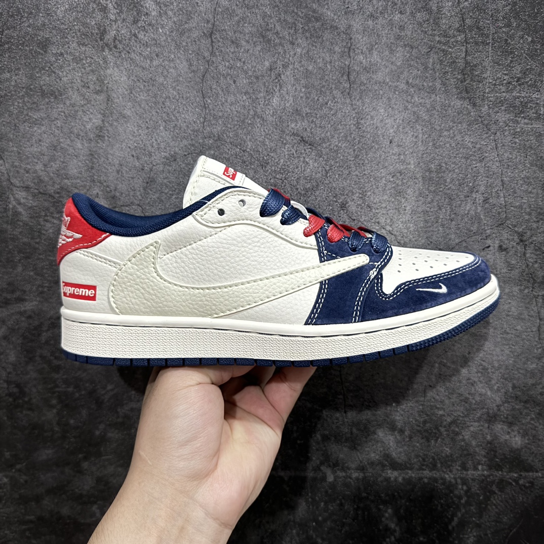 【定制版】Travis Scott x Fragment Design x Air Jordan 1 Low OG SP AJ1 乔1 Supreme联名-深蓝米红 低帮文化休闲板鞋n#多方联名合作融合了Travis Scott 独特的音乐风格，藤原浩个性的设计风格以及Jordan品牌的经典元素 使其成为一双具有独特身份和价值的鞋子 清新而立体的外观加上联名标识更突出了其独特身份 这种配色方案显示出活力和时尚感 在视觉上引人注目  鞋身的质感和细腻的细节处理使其显得高端而格调十足  这款“倒钩”联名是设计与创意完美结合  融合多方的个性风格是一款备受瞩目的潮流鞋款 货号：XY2688-122 尺码：36 36.5 37.5 38 38.5 39 40 40.5 41 42 42.5 43 44 44.5 45 编码：HXS320340-鞋库