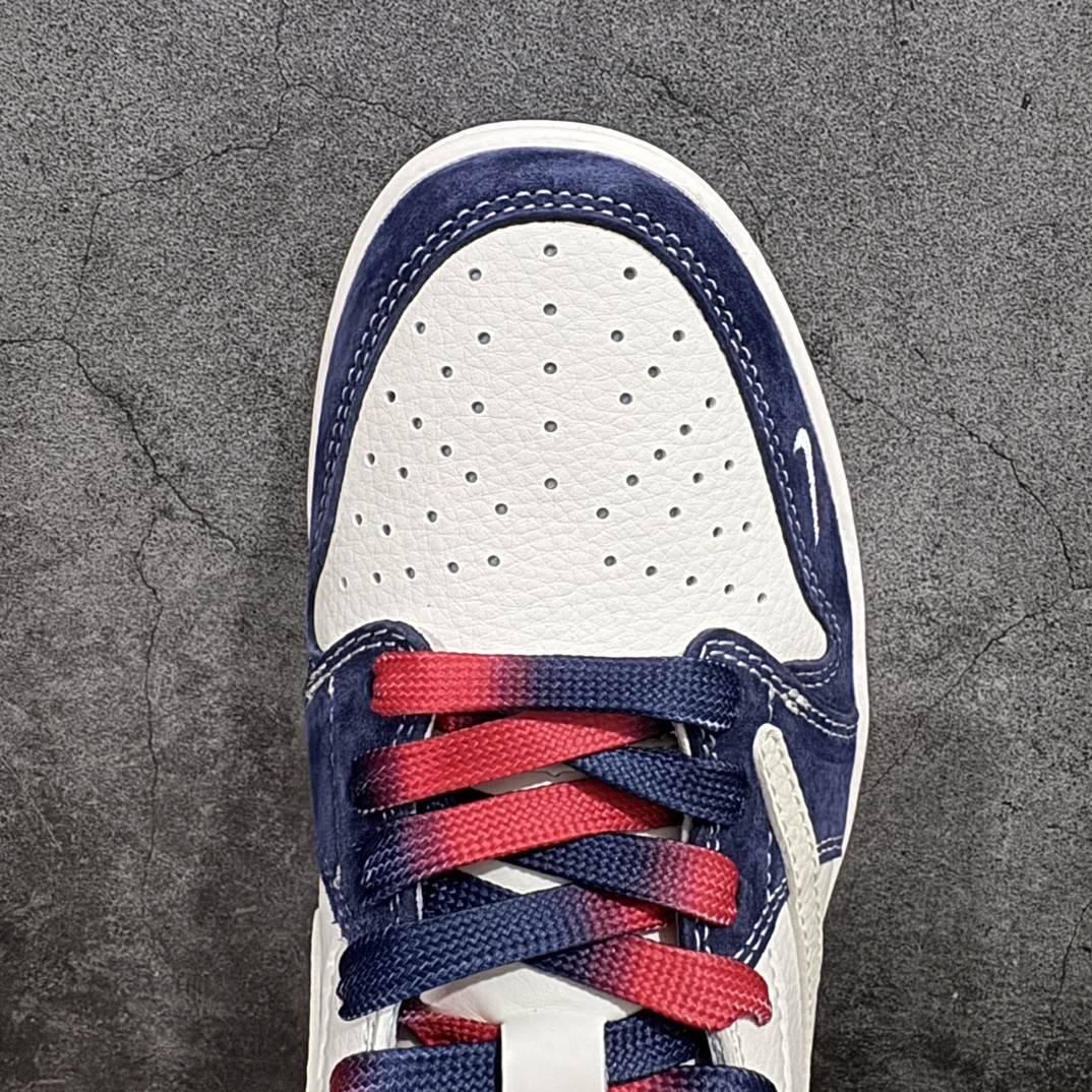 图片[5]-【定制版】Travis Scott x Fragment Design x Air Jordan 1 Low OG SP AJ1 乔1 Supreme联名-深蓝米红 低帮文化休闲板鞋n#多方联名合作融合了Travis Scott 独特的音乐风格，藤原浩个性的设计风格以及Jordan品牌的经典元素 使其成为一双具有独特身份和价值的鞋子 清新而立体的外观加上联名标识更突出了其独特身份 这种配色方案显示出活力和时尚感 在视觉上引人注目  鞋身的质感和细腻的细节处理使其显得高端而格调十足  这款“倒钩”联名是设计与创意完美结合  融合多方的个性风格是一款备受瞩目的潮流鞋款 货号：XY2688-122 尺码：36 36.5 37.5 38 38.5 39 40 40.5 41 42 42.5 43 44 44.5 45 编码：HXS320340-鞋库