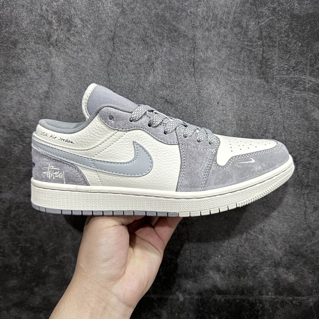 【定制版】Air Jordan 1 Retro Low x Stussy 米灰翻毛白小钩满天星n官方同步新色 原装级产物n拒绝公底 立体鞋型 细节完美 高清洁度购置公司同步原材料 原汁原味 忠于原版 货号：SJ9950 045n码数：36 36.5 37.5 38 38.5 39 40 40.5 41 42 42.5 43 44 44.5 45 编码：HXS320340-鞋库