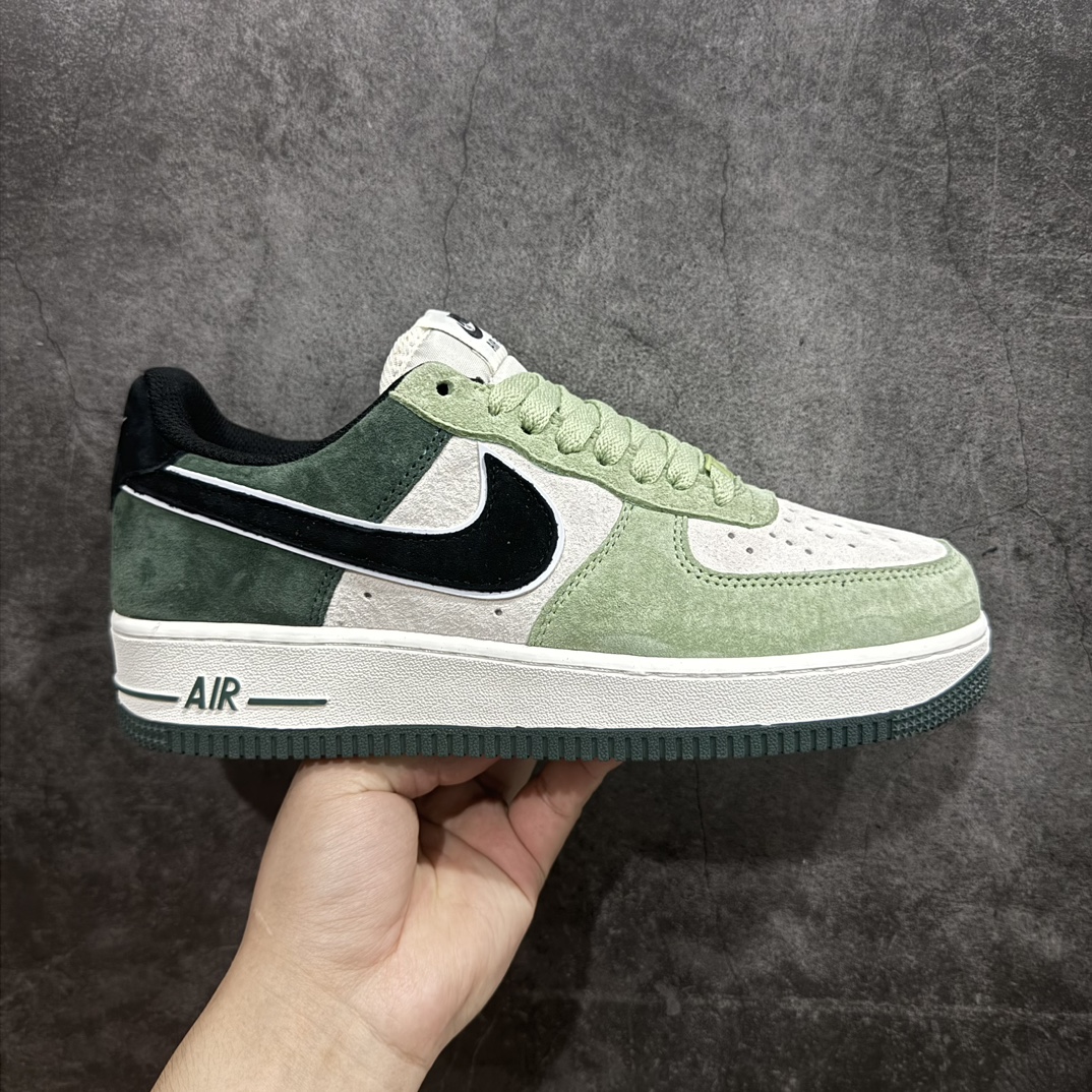 【公司级】海贼王路飞限定 Nk Air Force 1’07 空军一号经典低帮复古休闲百搭运动板鞋 LF8989-333 原鞋开版 原楦原纸板打造纯正空军版型 定制原厂皮料 做工、细节一流水准 中底拉帮车线规整 内置全掌气垫  尺码：36 36.5 37.5 38 38.5 39 40 40.5 41 42 42.5 43 44 44.5 45 编码：LF290300-鞋库