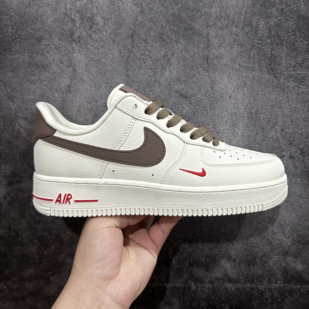 【公司级】Air Force 1 Low 奶咖n原楦头原纸板 打造纯正空军版型 专注外贸渠道 全掌内置蜂窝气垫原盒配件 原厂中底钢印、拉帮完美  官方货号：808788 996 Size：36 36.5 37.5 38 38.5 39 40 40.5 41 42 42.5 43 44 45 编码：CC230240-鞋库