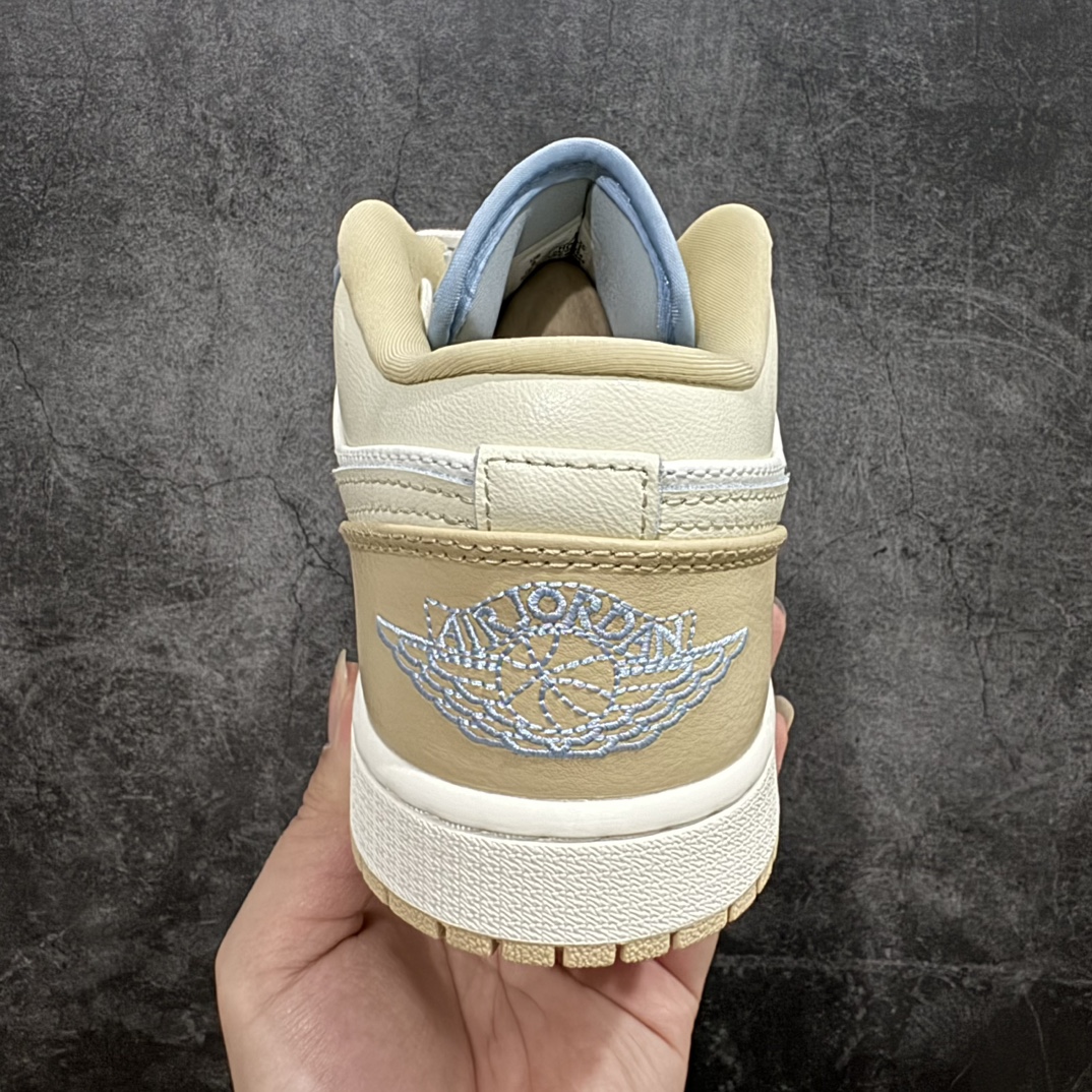 图片[4]-【DT纯原】Air Jordan AJ1 Low 低帮 米白棕 HQ4186-111市面中低帮最具代表性版本没有之一 口碑大厂出品 品控大底版型不断改良更新 全套原纸板楦头开发 确保原汁原味 完美呈现版型 完美零毛边处理 原厂内置全掌气垫 价格定位良心 平台专用代工流水线出品 一眼公司既视感 拿到手的一瞬间就与众不同 碾压市面所有版本 全部原鞋开发 每一个配色都会采购原鞋确认细节 打破市面看图做货无好货之说 尺码：35.5 36 36.5 37.5 38 38.5 39 40 40.5 41 42 42.5 43 44 44.5 45 46 编码：DL265280-鞋库