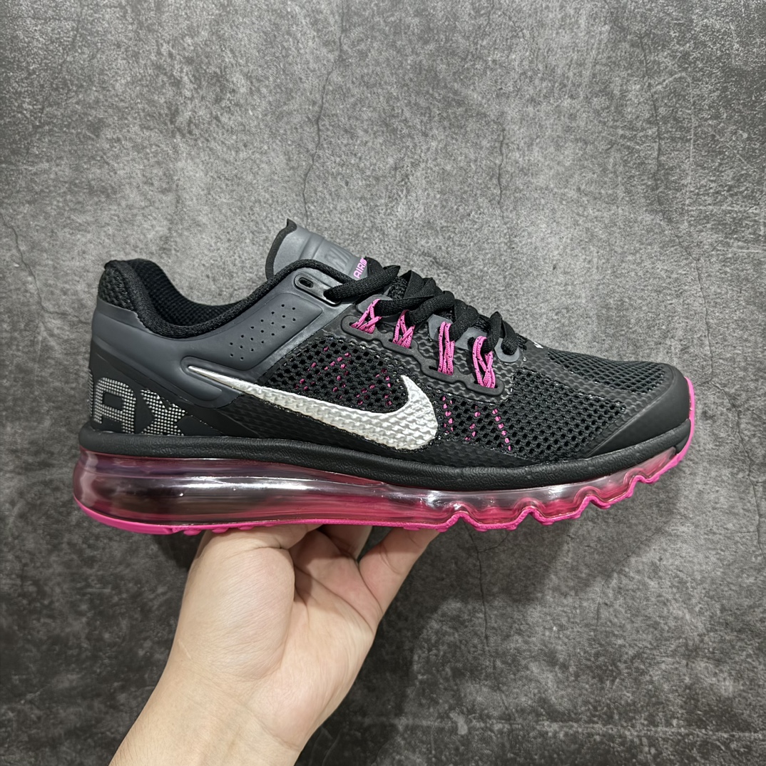 【纯原YH版本】Nike Air Max 2013 舒适时尚耐磨透气 低帮跑步鞋Nike Air Max 2013 运动鞋携时尚设计闪亮回归，出众有型。采用网眼布细节和运动风无缝覆面，助你保持清爽感受，塑就焕新造型。经典 Flywire 设计搭配经典全掌型 Max Air 缓震配置，缔造出众舒适感和支撑效果。 货号：555753-001 尺码：35.5 36 36.5 37.5 38 38.5 39 40 40.5 41 42 42.5 43 44 44.5 45 46  编码：DF300320-鞋库