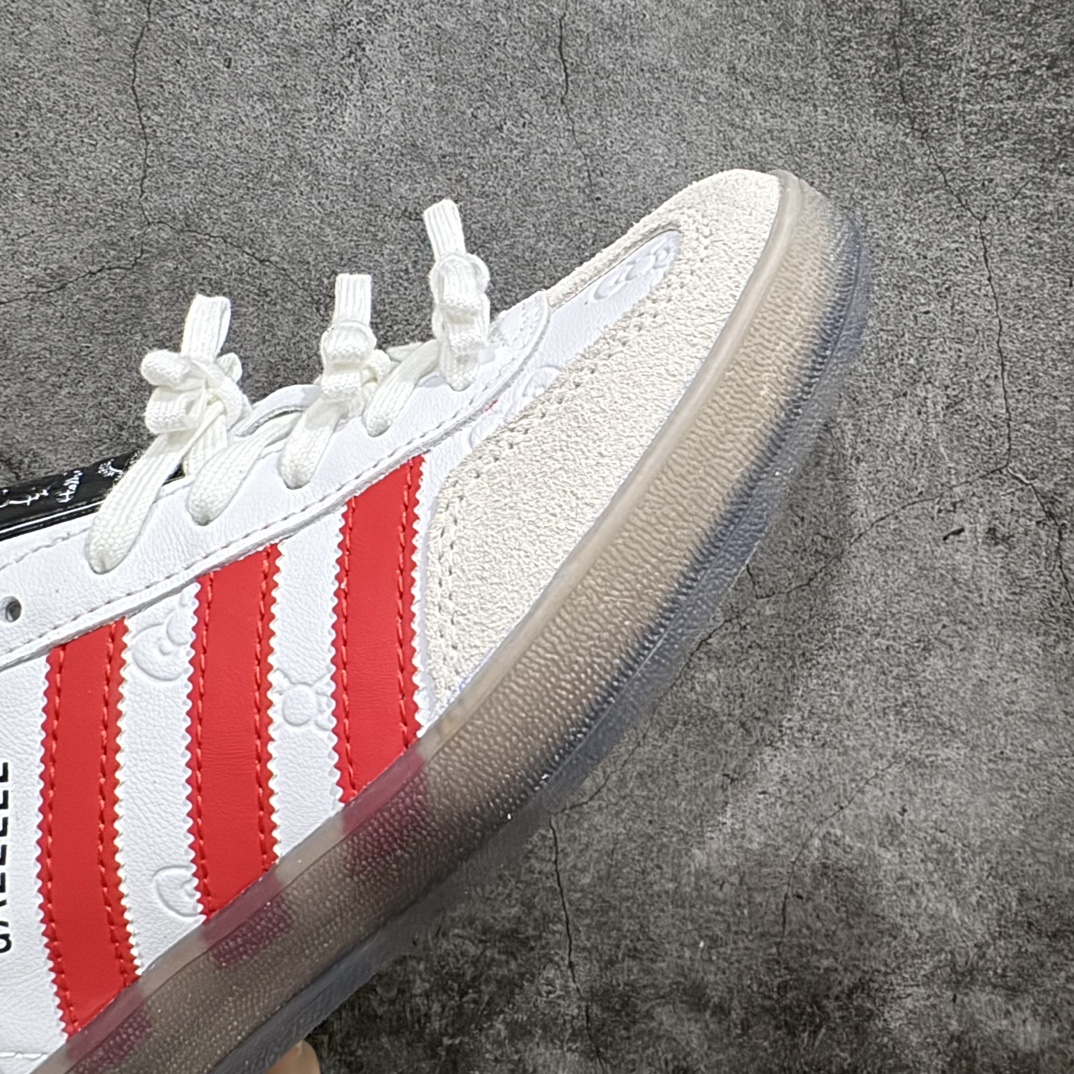 图片[6]-【XC/T版纯原跑量】Hello Kitty x AD Original Gazelle Indoor Trainers 瞪羚室内鞋系列低帮复古百搭休闲运动德训风板鞋 II0013nn同价位中品质最佳 最优选择版本n原厂翻毛皮料 翻毛效果 卡色与原版无差别n正确半透大底  大底厚度质感比市面好很多n完美版型 实拍可感受 随意对比可匹敌任何价位品质 全套原纸板楦头开发 每道工序同步公司流程 确保原汁原味n中底原厂特供纳米纤维板 区别市面劣质纸板中底原厂海玻璃鞋垫 中置乳胶足弓支撑垫 正确3/2横条宽版背胶一比一鞋头弧度高度鞋身弧度 烫金亮度高频深浅同步原鞋n 原厂港宝加持定型后跟R度完美 原厂高频磨具加持 Logo字体 凹凸明显 轮廓分明 描漆定位精准 三道杠为尖角45°锯齿状 高频立体感很强 区别圆形锯齿 已最大程度还原公司 欢迎对比SIZE：35.5 36 36.5 37 38 38.5 39 40  编码：HJ210230-鞋库