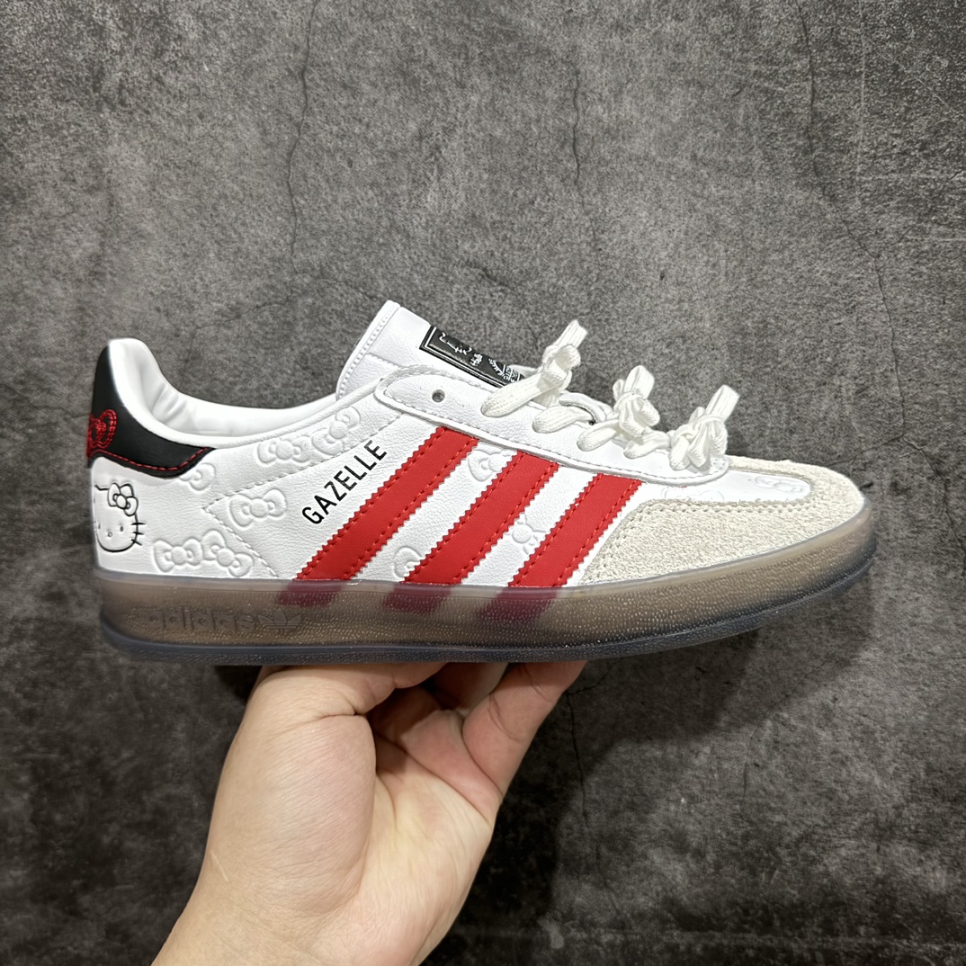 【XC/T版纯原跑量】Hello Kitty x AD Original Gazelle Indoor Trainers 瞪羚室内鞋系列低帮复古百搭休闲运动德训风板鞋 II0013nn同价位中品质最佳 最优选择版本n原厂翻毛皮料 翻毛效果 卡色与原版无差别n正确半透大底  大底厚度质感比市面好很多n完美版型 实拍可感受 随意对比可匹敌任何价位品质 全套原纸板楦头开发 每道工序同步公司流程 确保原汁原味n中底原厂特供纳米纤维板 区别市面劣质纸板中底原厂海玻璃鞋垫 中置乳胶足弓支撑垫 正确3/2横条宽版背胶一比一鞋头弧度高度鞋身弧度 烫金亮度高频深浅同步原鞋n 原厂港宝加持定型后跟R度完美 原厂高频磨具加持 Logo字体 凹凸明显 轮廓分明 描漆定位精准 三道杠为尖角45°锯齿状 高频立体感很强 区别圆形锯齿 已最大程度还原公司 欢迎对比SIZE：35.5 36 36.5 37 38 38.5 39 40  编码：HJ210230-鞋库