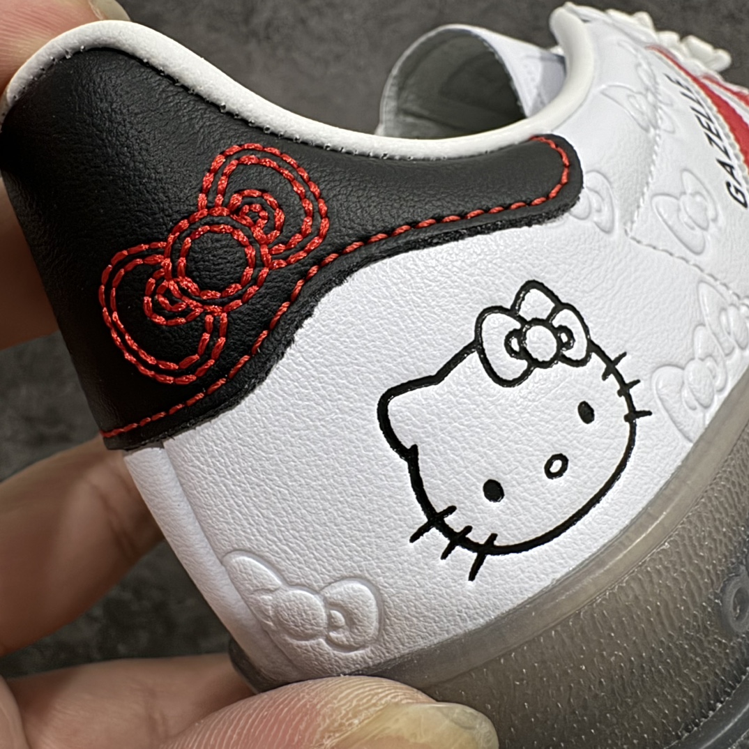 图片[2]-【CS纯原版】凯蒂猫Hello Kitty x Adidas Gazelle Indoor Trainers\”Hello Kitty And Friends\”羚羊内训系列低帮复古百搭休闲运动德训风板鞋“联名白红黑凯蒂猫蝴蝶结印面”II0013nnn市场最高版本完美还原zp细节，注意区别市场任何版本，完全不是一路货色‼️n全鞋原材料打造，无任何色差，正确鞋型，后跟港宝材料定型，正确微透生胶大底，反口内里头层细腻小牛皮，纸板中底 鞋垫背胶，侧面正确压印字母，所有细节完美还原‼️ 尺码：35 36 36.5 37 38 38.5 39 40 40.5 41 42 42.5 43 44 44.5 45 编码：X10255280-鞋库