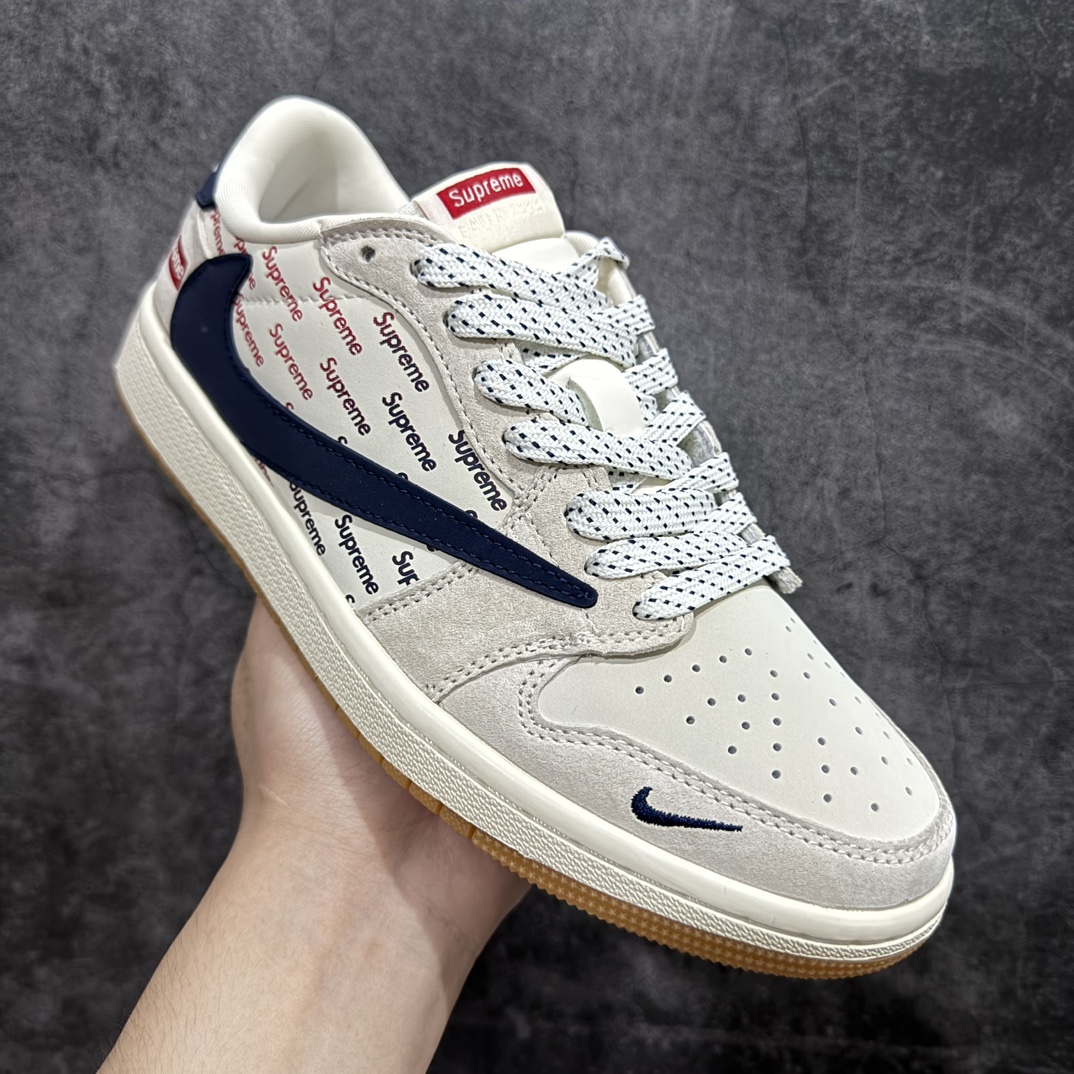 图片[3]-【定制版】Travis Scott x Fragment Design x Air Jordan 1 Low OG SP AJ1 乔1 Supreme联名-猪八奶咖 低帮文化休闲板鞋n#多方联名合作融合了Travis Scott 独特的音乐风格，藤原浩个性的设计风格以及Jordan品牌的经典元素 使其成为一双具有独特身份和价值的鞋子 清新而立体的外观加上联名标识更突出了其独特身份 这种配色方案显示出活力和时尚感 在视觉上引人注目  鞋身的质感和细腻的细节处理使其显得高端而格调十足  这款“倒钩”联名是设计与创意完美结合  融合多方的个性风格是一款备受瞩目的潮流鞋款 货号：JH6088-613 尺码：36 36.5 37.5 38 38.5 39 40 40.5 41 42 42.5 43 44 44.5 45 编码：HXS320340-鞋库