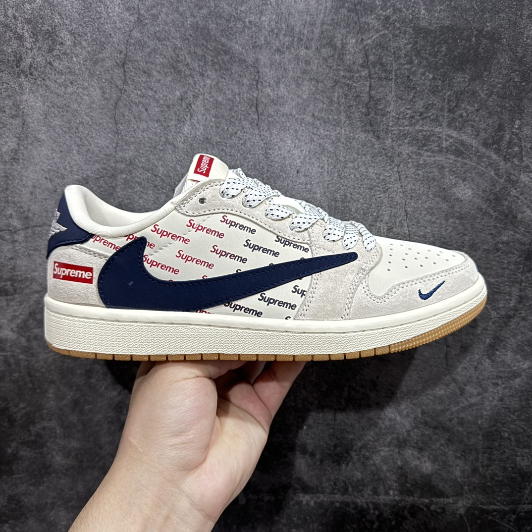 【定制版】Travis Scott x Fragment Design x Air Jordan 1 Low OG SP AJ1 乔1 Supreme联名-猪八奶咖 低帮文化休闲板鞋n#多方联名合作融合了Travis Scott 独特的音乐风格，藤原浩个性的设计风格以及Jordan品牌的经典元素 使其成为一双具有独特身份和价值的鞋子 清新而立体的外观加上联名标识更突出了其独特身份 这种配色方案显示出活力和时尚感 在视觉上引人注目  鞋身的质感和细腻的细节处理使其显得高端而格调十足  这款“倒钩”联名是设计与创意完美结合  融合多方的个性风格是一款备受瞩目的潮流鞋款 货号：JH6088-613 尺码：36 36.5 37.5 38 38.5 39 40 40.5 41 42 42.5 43 44 44.5 45 编码：HXS320340-鞋库