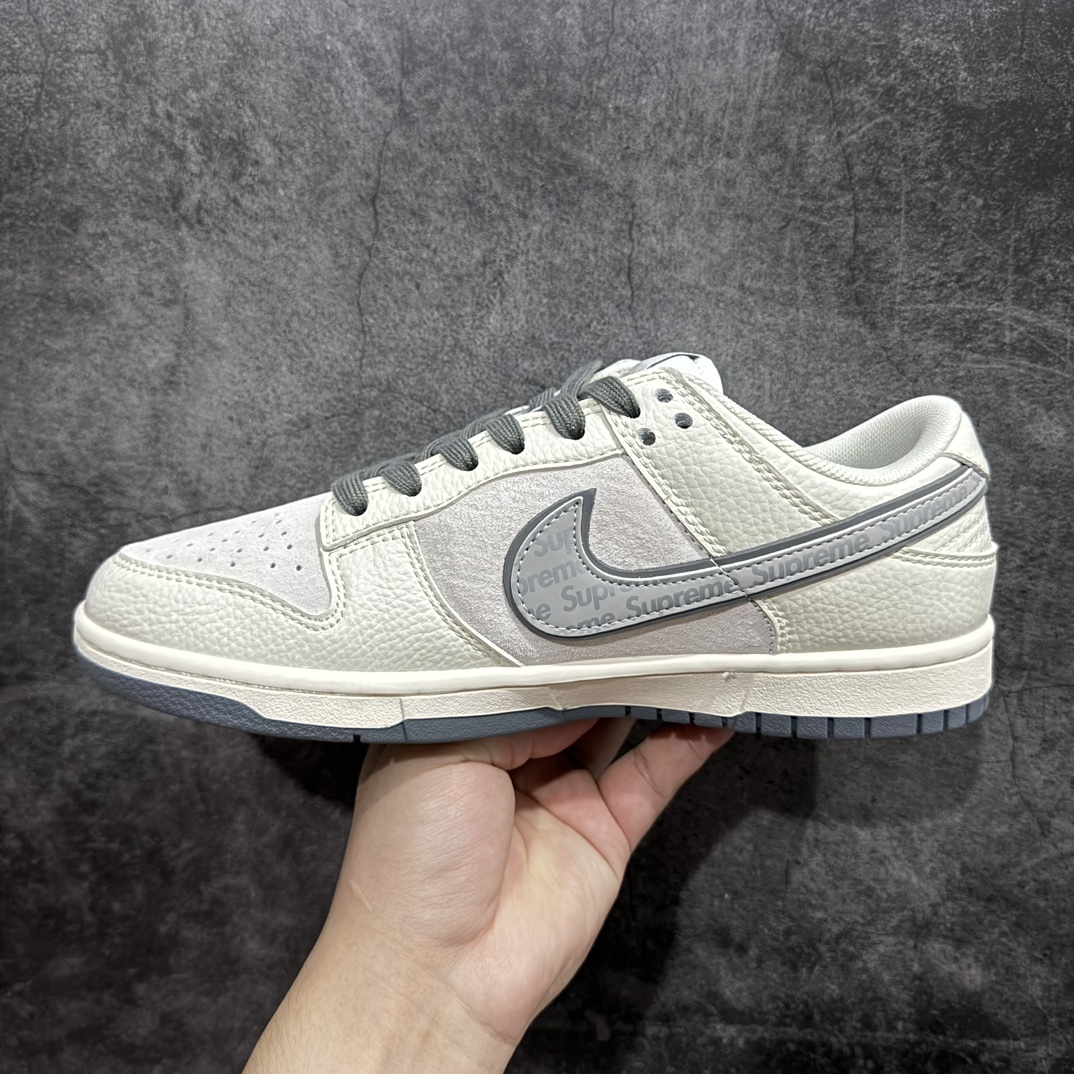 图片[2]-【定制版】Nk SB Dunk Low Supreme联名-米白灰猪八 周年高端定制 低帮休闲板鞋n#定制鞋盒 大厂纯原品质出货 超高清洁度 皮料切割干净无任何毛边 细节完美货号：XX2025-188 尺码：36 36.5 37.5 38 38.5 39 40 40.5 41 42 42.5 43 44 44.5 45 编码：HXS320340-鞋库