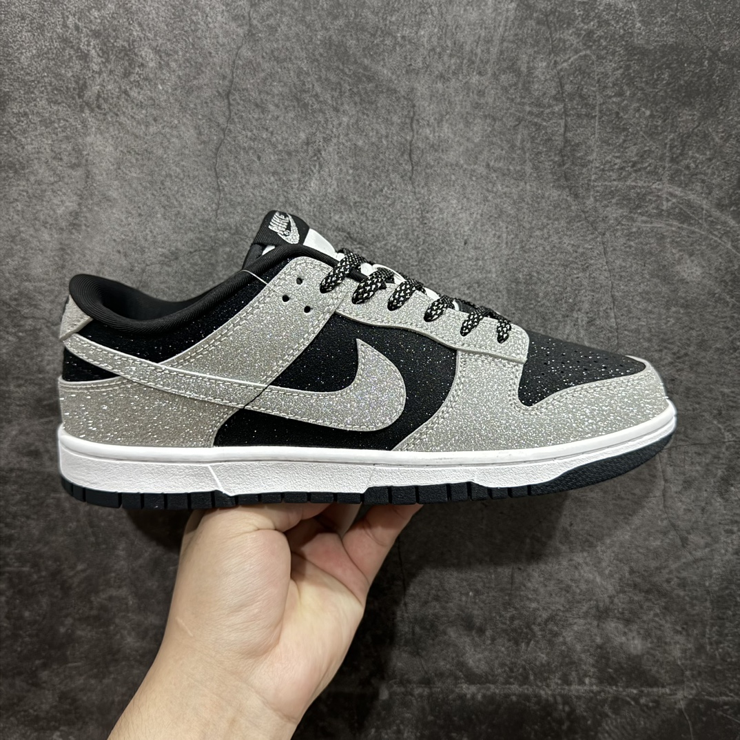 【定制版】Nk SB Dunk Low 黑银色反转满天星 周年高端定制 低帮休闲板鞋n#定制鞋盒 大厂纯原品质出货 超高清洁度 皮料切割干净无任何毛边 细节完美货号：KK1333-003 尺码：36 36.5 37.5 38 38.5 39 40 40.5 41 42 42.5 43 44 44.5 45 编码：HXS320340-鞋库