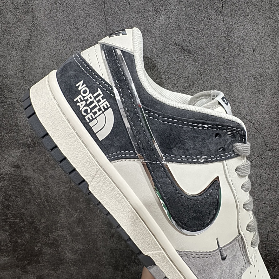 图片[7]-【定制版】The North Face x Nike Dunk Low 猪八拼色蓝勾n此款主张打破传统的工业化流水线设计限制，以Made by ideas的超级创意为理念，集结众多潮流设计师，结合时下最ing潮流风尚，为潮流爱好者打造彰品自我的专属潮品。同时尊重每个年轻人对于潮流的理解与选择，主张“让每个年轻人塑造自己的潮流”。 货号：DQ1098-519 Size：36 36.5 37.5 38 38.5 39 40 40.5 41 42 42.5 43 44 44.5 45 编码：HXS340360-鞋库