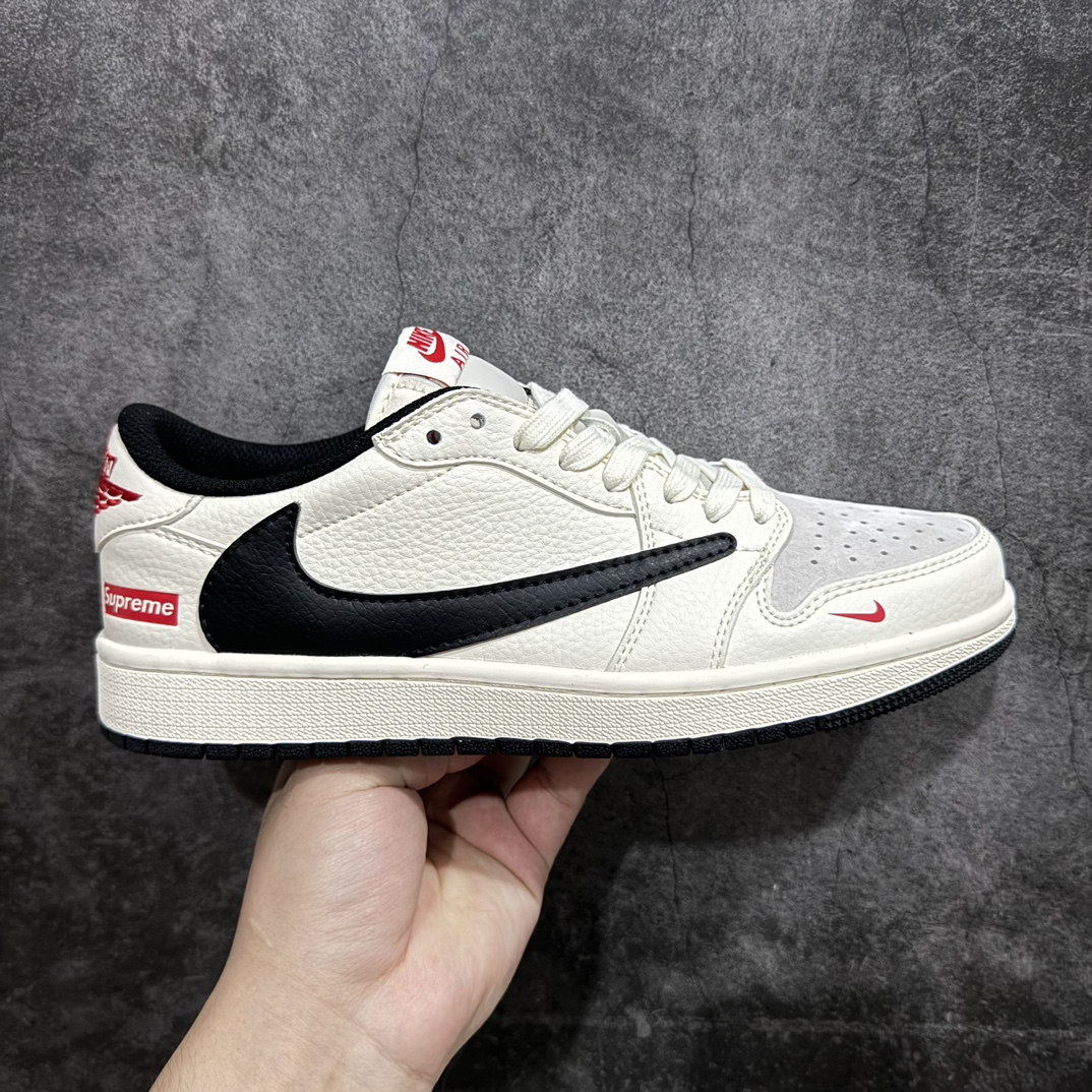 【定制版】Supreme x Air Jordan 1 Low 米白黑勾定制倒钩n此款主张打破传统的工业化流水线设计限制，以Made by ideas的超级创意为理念，集结众多潮流设计师，结合时下最ing潮流风尚，为潮流爱好者打造彰品自我的专属潮品。同时尊重每个年轻人对于潮流的理解与选择，主张“让每个年轻人塑造自己的潮流”。 货号：LJ5188-023 Size：36 36.5 37.5 38 38.5 39 40 40.5 41 42 42.5 43 44 44.5 45 编码：HXS320340-鞋库