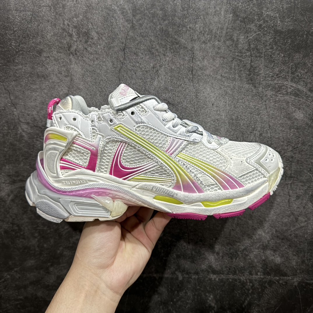 【纯原OK版本】Balenciaga Runner 巴黎世家7.5代 破坏风 手工做旧款复古老爹鞋 灰蓝色n全新外贸版本 核心配合工厂优势供应该款是通过溢胶 做旧 缝线等细节 展示了设计师 Demna的运动鞋风格 传递复古感 后侧板 翘起的鞋头 展示了 Demna 在结构上的未来构想  尺码：35 36 37 38 39 40 41 42 43 44 45 46 编码：DF500520-鞋库