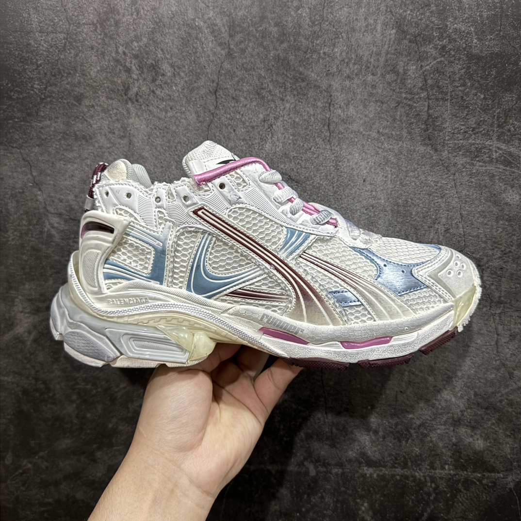 【纯原OK版本】Balenciaga Runner 巴黎世家7.5代 破坏风 手工做旧款复古老爹鞋 灰蓝色n全新外贸版本 核心配合工厂优势供应该款是通过溢胶 做旧 缝线等细节 展示了设计师 Demna的运动鞋风格 传递复古感 后侧板 翘起的鞋头 展示了 Demna 在结构上的未来构想  尺码：35 36 37 38 39 40 41 42 43 44 45 46 编码：DF500520-鞋库