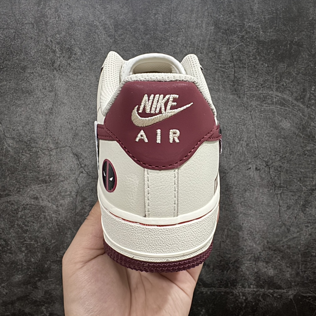 图片[4]-【公司级】Nike Air Force 1 Low “Deadpool ”漫威系列 “死侍” 空军一号低帮休闲运动板鞋在漫威的浩瀚宇宙中，有一个独特而不羁的存在——死侍。n 他身着红黑相间的战衣，面容被面具遮掩，却遮不住那玩世不恭的气质。他拥有超强的自愈能力，无论受到多么严重的伤害，都能迅速恢复，仿佛是一个打不死的小强。货号：FB1839-512 尺码：36 36.5 37.5 38 38.5 39 40 40.5 41 42 42.5 43 44 44.5 45 编码：HXS290300-鞋库