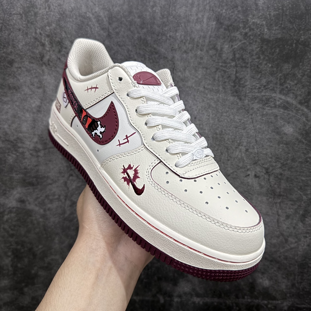 图片[3]-【公司级】Nike Air Force 1 Low “Deadpool ”漫威系列 “死侍” 空军一号低帮休闲运动板鞋在漫威的浩瀚宇宙中，有一个独特而不羁的存在——死侍。n 他身着红黑相间的战衣，面容被面具遮掩，却遮不住那玩世不恭的气质。他拥有超强的自愈能力，无论受到多么严重的伤害，都能迅速恢复，仿佛是一个打不死的小强。货号：FB1839-512 尺码：36 36.5 37.5 38 38.5 39 40 40.5 41 42 42.5 43 44 44.5 45 编码：HXS290300-鞋库