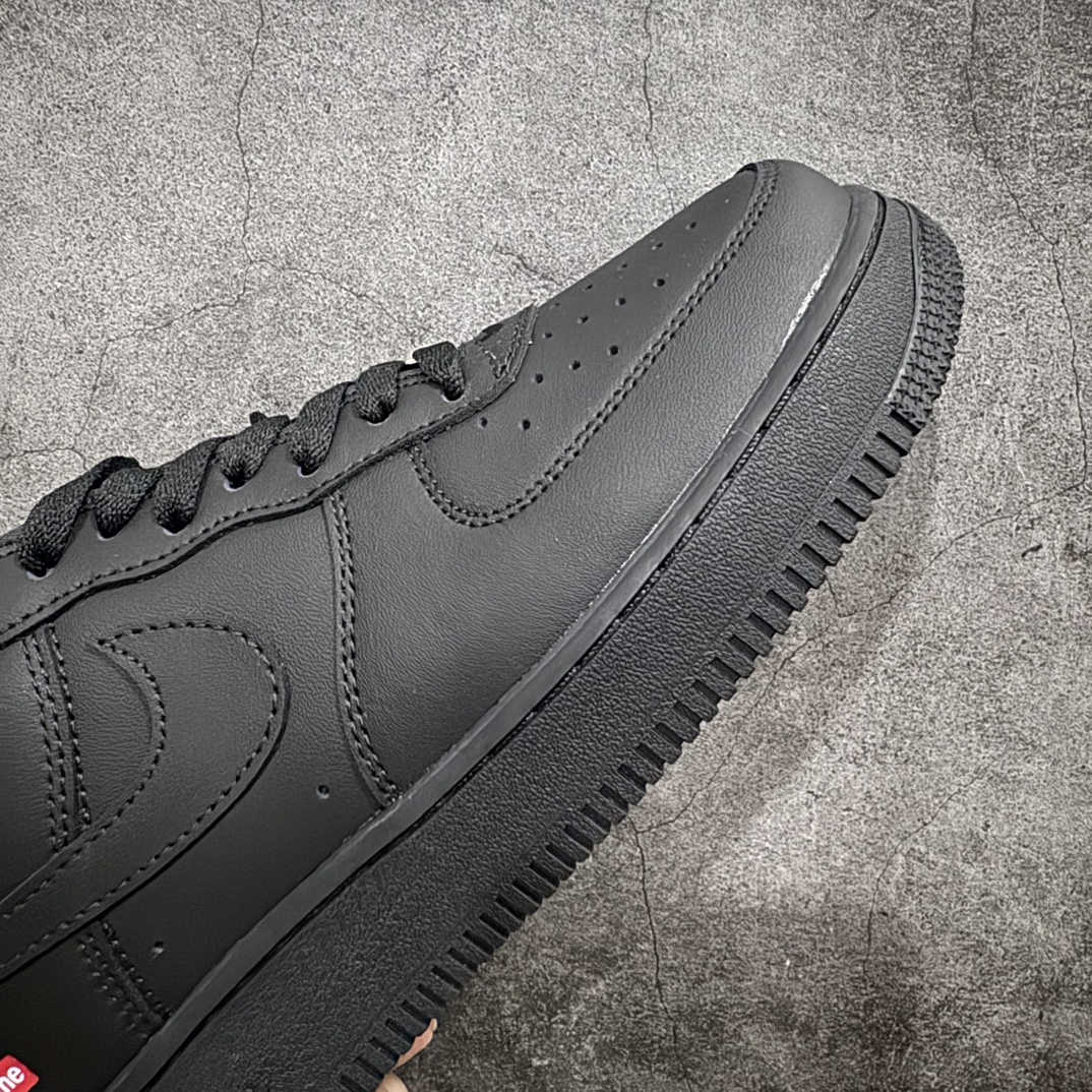 图片[6]-【公司级】Nike Air Force 1 Low 黑魂Supreme联名 原楦头原纸板 打造纯正空军版型 专注外贸渠道 全掌内置蜂窝气垫  原盒配件 原厂中底钢印、拉帮完美  货号：CU9225-001 Size：36 36.5 37.5 38 38.5 39 40 40.5 41 42 42.5 43 44 45 编码：CC230240-鞋库