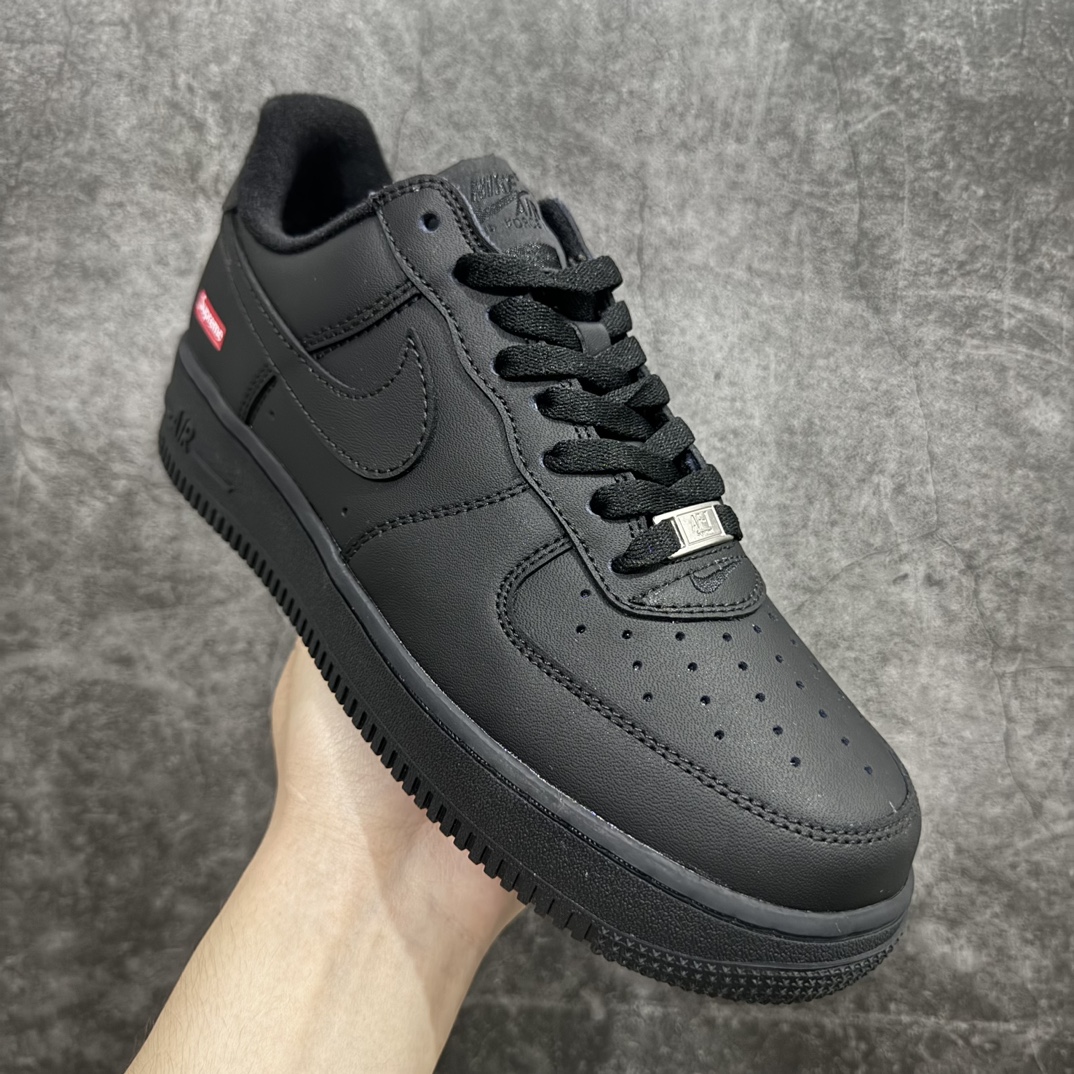 图片[3]-【公司级】Nike Air Force 1 Low 黑魂Supreme联名 原楦头原纸板 打造纯正空军版型 专注外贸渠道 全掌内置蜂窝气垫  原盒配件 原厂中底钢印、拉帮完美  货号：CU9225-001 Size：36 36.5 37.5 38 38.5 39 40 40.5 41 42 42.5 43 44 45 编码：CC230240-鞋库