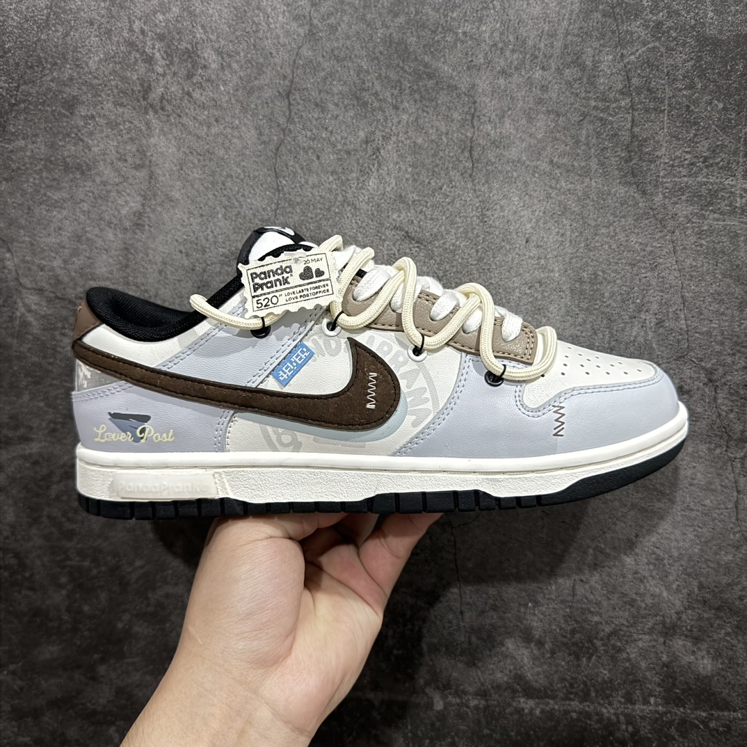 【YC纯原礼盒版】NK Dunk Low 心动邮件 心薇 DD1391-100定制系列天花板 无原鞋不开发 全系列得物原鞋一比一校对开发 配色持续更新中 终端对接 优势输出 全套原厂楦头原纸板数据档案倾力打造 原汁原味莞产 极致还原 圈内最强针车工艺 高端零售指定版 广东原厂配套原盒原标 鞋盒分三个尺码段 原厂冲刀 超高清洁度 全鞋零毛边皮料切割 采用原厂百宏鞋带以及原厂百宏织唛舌标 内标可供原厂几率过验 进口原装条纹中底布 四线拉帮白色点胶 原厂拉帮手法遵循公司 原厂电绣 极致还原SIZE：36 36.5 37.5 38 38.5 39 40 40.5 41 42 42.5 43 44 编码：HXS320340-鞋库