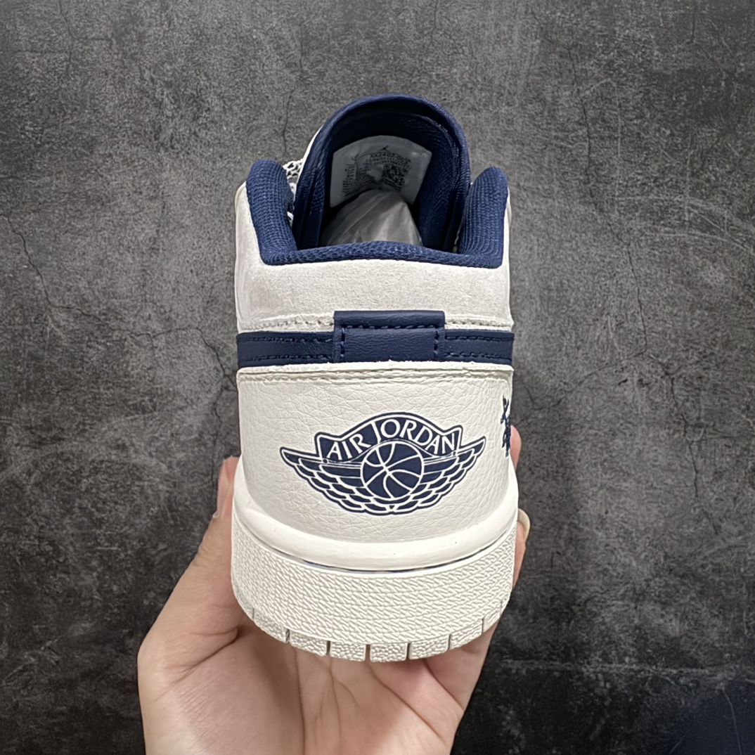 图片[4]-【定制版】Air Jordan 1 Retro Low x Stussy 米蓝小钩满天星n官方同步新色 原装级产物n拒绝公底 立体鞋型 细节完美 高清洁度购置公司同步原材料 原汁原味 忠于原版 货号：XX2402 002n码数：36 36.5 37.5 38 38.5 39 40 40.5 41 42 42.5 43 44 44.5 45 编码：CC280300-鞋库