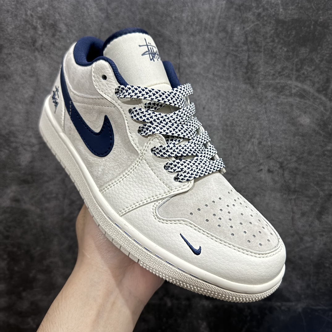 图片[3]-【定制版】Air Jordan 1 Retro Low x Stussy 米蓝小钩满天星n官方同步新色 原装级产物n拒绝公底 立体鞋型 细节完美 高清洁度购置公司同步原材料 原汁原味 忠于原版 货号：XX2402 002n码数：36 36.5 37.5 38 38.5 39 40 40.5 41 42 42.5 43 44 44.5 45 编码：CC280300-鞋库