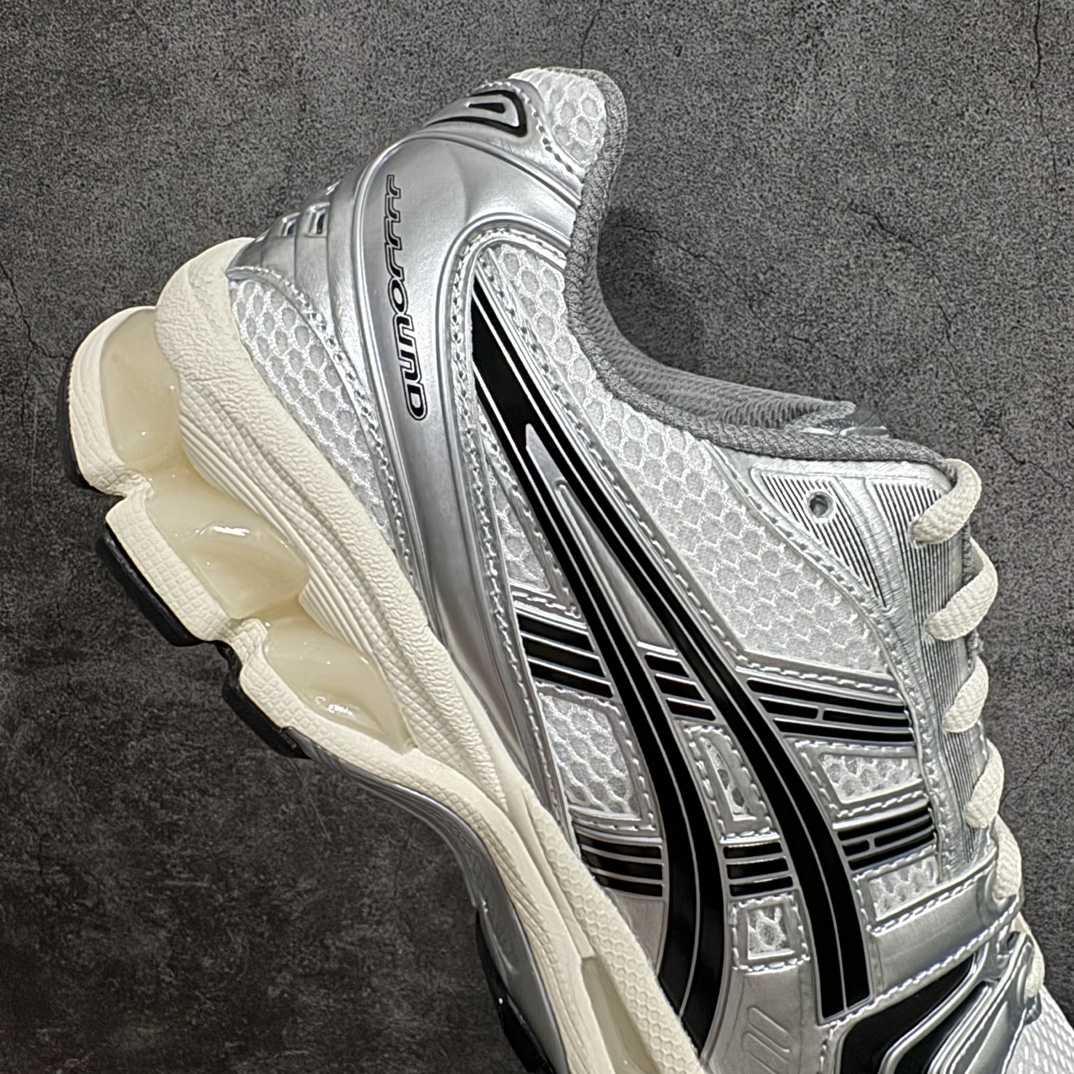 图片[7]-【总裁版】 JJJJound x ASICS GEL-KAYANO 14 亚瑟士系列轻量缓震休闲运动跑步鞋nn市场天花板品质鞋型细节秒杀市场流通版本n知名大厂出品 原版开发 细节完美把控n独家私模五层组合大底原厂定制缓震硅胶加持 原盒原配 官方四联吊牌n一比一同步原鞋工艺和用料n后跟一样采用了GEL缓震胶整体系列设计非常的科技感！n锻炼跑步的同时让你一样时尚百搭！n设计师 Hidenori Yamashita 以「Flash」一词为灵感，创造出未来感金属色鞋面，改造升级内在性能，由内而外全面革新，为 GEL-KAYANO 家族传承及经典跑鞋文化的延续，创下里程碑式作品。ASICS GEL – KAYANO 14 跑鞋重新诠释了复古的跑步形状，并以其 2000 年代后期的美学理念重新铺装，银色与蓝色的鞋面极为高档.网面铺陈与鞋面、鞋头多处细节位增添了透气性。ASICS GEL – KAYANO 14的鞋后跟部中底上以及多密度耐磨鞋底增加了 GEL 缓震胶，提供高抗冲击性、缓冲性、可保护脚部免受地面冲击的影响，穿着舒适性十足「入手同款」 尺码：36 37 37.5 38 39 39.5 40.5 41.5 42 42.5 43.5 44 45 46 编码：NM310330-鞋库