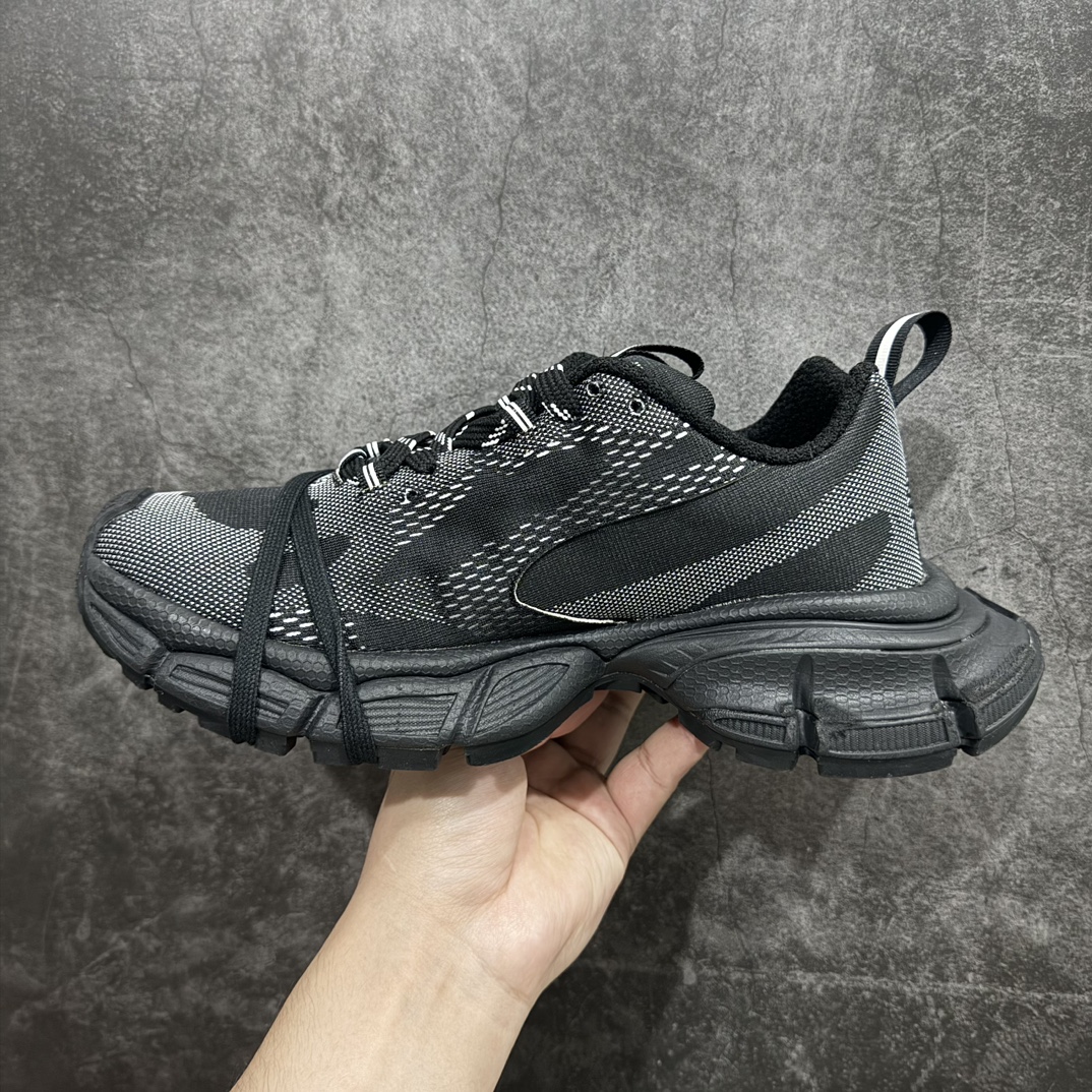 图片[2]-【OK纯原】Under Armour x Balenciaga 巴黎世家 安德玛  3XL 巴黎世家十代网布系带低帮走秀复古老爹鞋全套原纸板楦头开发 最原汁原味的灵魂版型 全鞋荧光划线卡点 胶水把控整洁度追求极致完美 每一双都是工艺品 多重QC质检 超越公司货的品控标准 实实在在的免检产品 原盒原配 正确字体电绣 粗细、位置、大小正确 侧边TPU 透气孔匹配意产原版 正确分离大底 TPU软底 原版一致大底LOGO 立体感十足 原厂皮料水洗做旧 采购原厂网纱 不含皮革 网布材料和聚氨酯 磨损效果 鞋头边缘和后帮 Balenciaga 徽标 鞋面和后跟凸印尺码 鞋舌 3XL 橡胶品牌标识和反光细节 鞋帮拉袢和鞋舌拉祥 配反光细节 备用鞋带在鞋履前侧 可在穿着前取下 便于不同造型搭配 正常尺码  尺码：35 36 37 38 39 40 41 42 43 44 45 46 编码：DF400430-鞋库