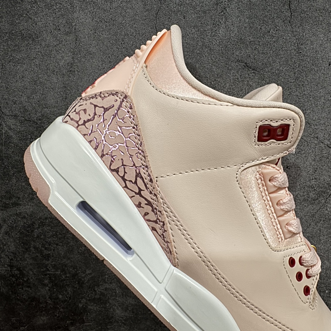 图片[7]-【纯原版】Air Jordan 3 Valentine\’s Day WMNS 浅粉情人节 AJ3 乔丹3代 aj3 乔3 粉红 乔丹篮球鞋系列n整体鞋身以水洗珊瑚色的柔软皮革打造，鞋舌、鞋带和内衬的颜色与之相匹配，呈现出清新甜美的风格，非常契合情人节的浪漫氛围。鞋身的最上排鞋眼孔处有深红色的点缀，鞋的前掌部位也有深红色的元素，为鞋子增添了一抹亮丽的色彩；鞋舌和后跟Jumpman Logo均以红色点缀，经典的大象纹图案保留在鞋头和鞋跟处，不过在这双情人节特别款上，大象纹的颜色与鞋身主体颜色相统一，呈现出独特的视觉效果，使整双鞋看起来更具整体性和高级感；鞋带上配有宝石装饰，红色的类似红宝石的宝石镶嵌在金色的吊饰中，分别悬挂在鞋子的内侧和外侧，不仅增加了鞋子的华丽感，也成为了整双鞋的一大亮点。 货号：HJ0178-600 尺码：36 36.5 37.5 38 38.5 39 40 40.5 41 42 42.5 43 44 44.5 45 46 47.5 编码：SL380400-鞋库