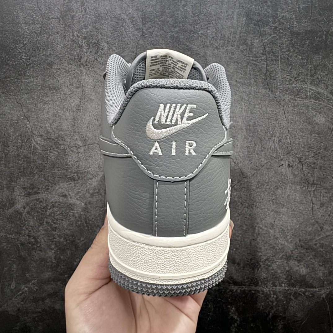 图片[4]-【定制版】海外限量发售！公司级NIke Air Force 1 \’07 Low “斯图西联名——精致灰”空军一号 低帮 运动鞋 休闲鞋 折边针车 工艺难度大 原楦头原纸板 原装鞋盒 定制五金配件 内置全掌气垫 原厂鞋底货号：BB5353-512 Size：36 36.5 37.5 38 38.5 39 40 40.5 41 42 42.5 43 44 44.5 45 编码：HXS310320-鞋库