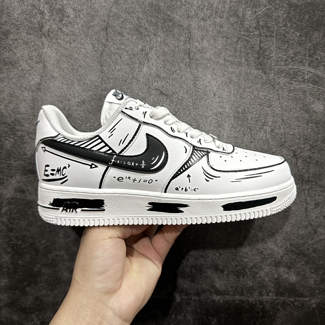 【公司级】Nike Air Force 1 Low 07 毕业季主题定制 文理公式 校园涂鸦 黑白n原楦头原纸板 打造纯正低帮空军版型 专注外贸渠道 全掌内置蜂窝气垫原盒配件 原厂中底钢印、拉帮完美官方货号：CT7724 111 Size：36 36.5 37.5 38 38.5 39 40 40.5 41 42 42.5 43 44 44.5 45 编码：HXS310320-鞋库