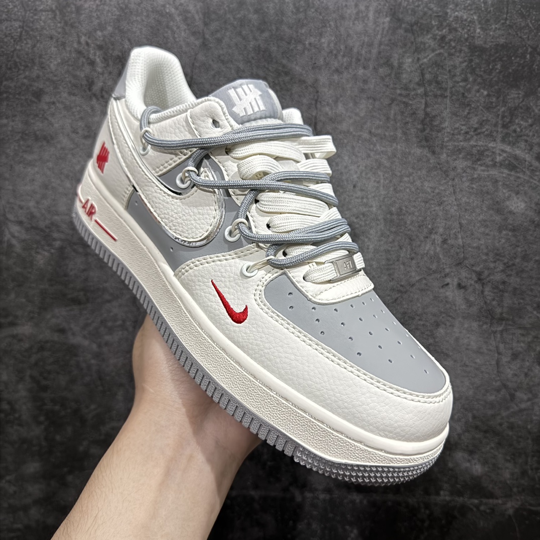 图片[3]-【定制版】Nike Air Force 1 Low 07 x UNDEFDATED 白灰红小钩绑带n原楦头原纸板 打造纯正低帮空军版型 专注外贸渠道 全掌内置蜂窝气垫原盒配件 原厂中底钢印、拉帮完美官方货号：SJ1198 500 Size：36 36.5 37.5 38 38.5 39 40 40.5 41 42 42.5 43 44 44.5 45 编码：HXS310320-鞋库