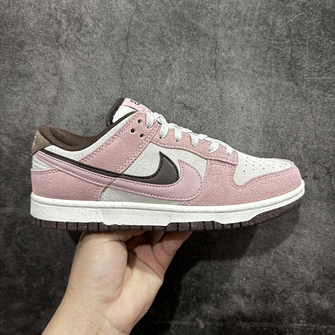 【纯原CS】NK Dunk Low SE 85 双钩复古休闲板鞋 HV1799-161 口碑大厂出品 品控大底版型不断改良更新品质稳定 全套原纸板楦头开发 确保原汁原味 完美呈现DUNK版型 原厂玻璃冲刀 超高清洁度 全鞋零毛边皮料切割 采用绒面革材质 鞋身左右侧均配有皮革质双 Swoosh 兰色搭配上白色 85年纪念标放在鞋舌的位置 简洁干净的配色设计 绝对是日常出街上脚的不二选择SIZE：36 36.5 37.5 38 38.5 39 40 40.5 41 42 42.5 43 44 44.5 45 46 编码：X10255280-鞋库