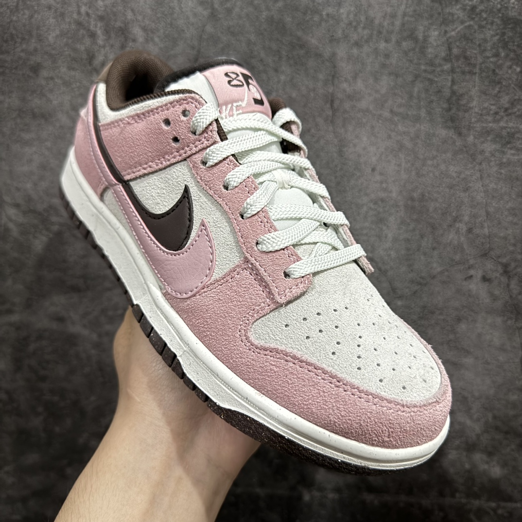 图片[3]-【纯原CS】NK Dunk Low SE 85 双钩复古休闲板鞋 HV1799-161 口碑大厂出品 品控大底版型不断改良更新品质稳定 全套原纸板楦头开发 确保原汁原味 完美呈现DUNK版型 原厂玻璃冲刀 超高清洁度 全鞋零毛边皮料切割 采用绒面革材质 鞋身左右侧均配有皮革质双 Swoosh 兰色搭配上白色 85年纪念标放在鞋舌的位置 简洁干净的配色设计 绝对是日常出街上脚的不二选择SIZE：36 36.5 37.5 38 38.5 39 40 40.5 41 42 42.5 43 44 44.5 45 46 编码：X10255280-鞋库