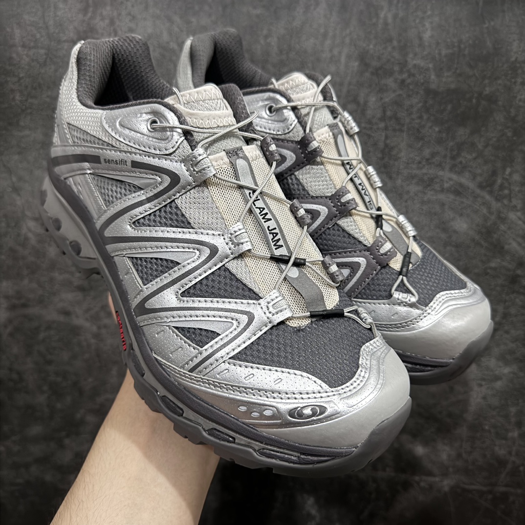 【巅峰升级版】Salomon XT-QUEST ADV萨洛蒙情侣款户外机能鞋 灰银色 474193n全新工厂出品 升级品质n全鞋改进为原厂一致材料打造n全新修长鞋型 版型正全新玻璃冲刀 清洁度提升中底带数字钢印n网面与鞋头材料校对一致无色差n鞋盒同步原版牛皮纸鞋盒n鞋头处添加☯️太极标 细节多次修改校正坚持同步原版无差别 终端优势供应nSIZE：36 36.5 37.5 38 38.5 39 40 40.5 41 42 42.5 43 44 44.5 45 编码：J310330-鞋库