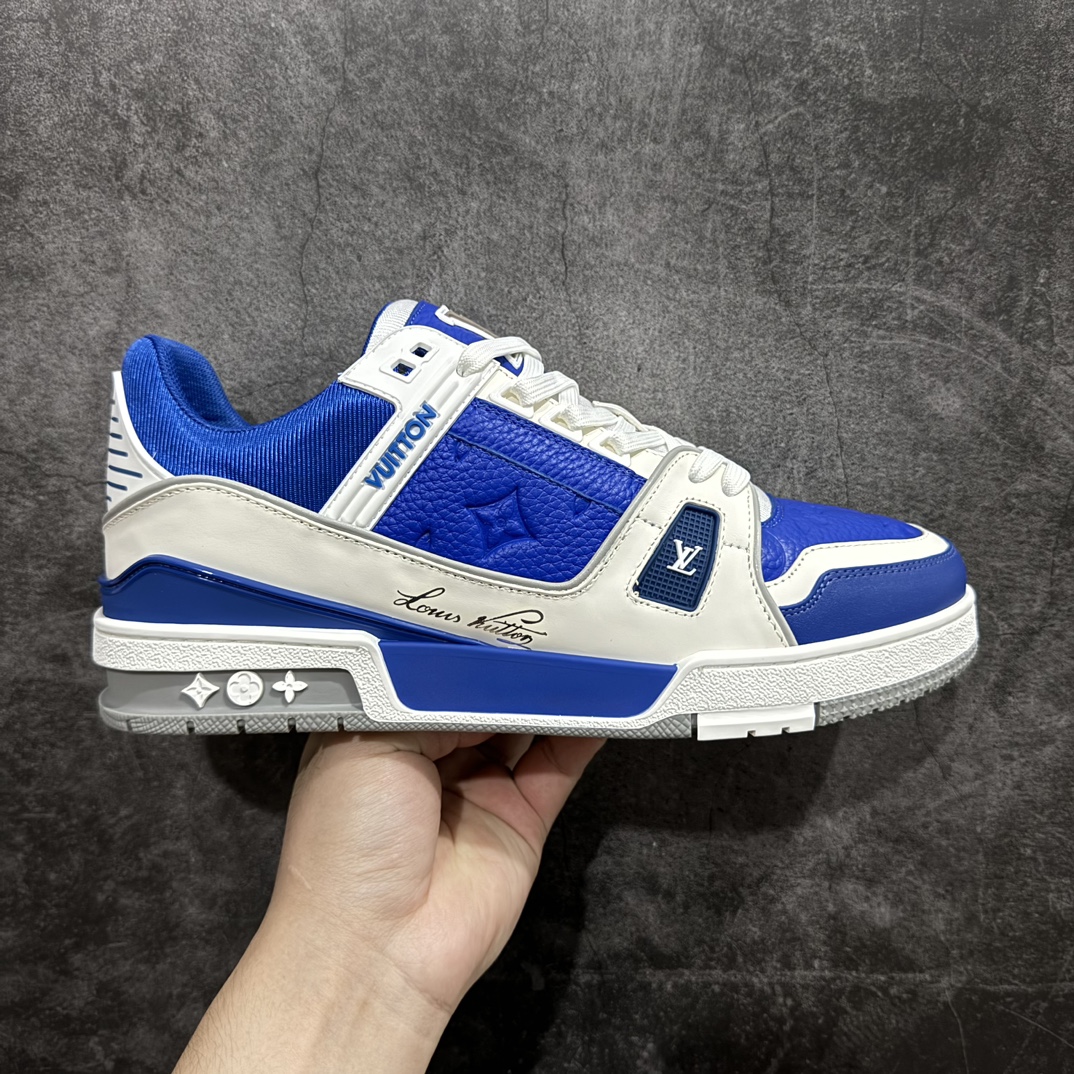 【广东原装版本】Louis Vuitton Trainer Sneaker Low运动板鞋全新色系大厂出品 广东原产n厚实抽屉礼品鞋盒及包装说明书防尘布袋物件n采用荔枝纹头层皮组合粒面头层皮鞋面材质n嵌入超软脚感EVA物料鞋垫n后跟耐弯折滴塑支撑片 外置TPR光泽组合隔色鞋底❗ 尺码： 38 39 40 41 42 43 44 45  编码：TL500520-鞋库