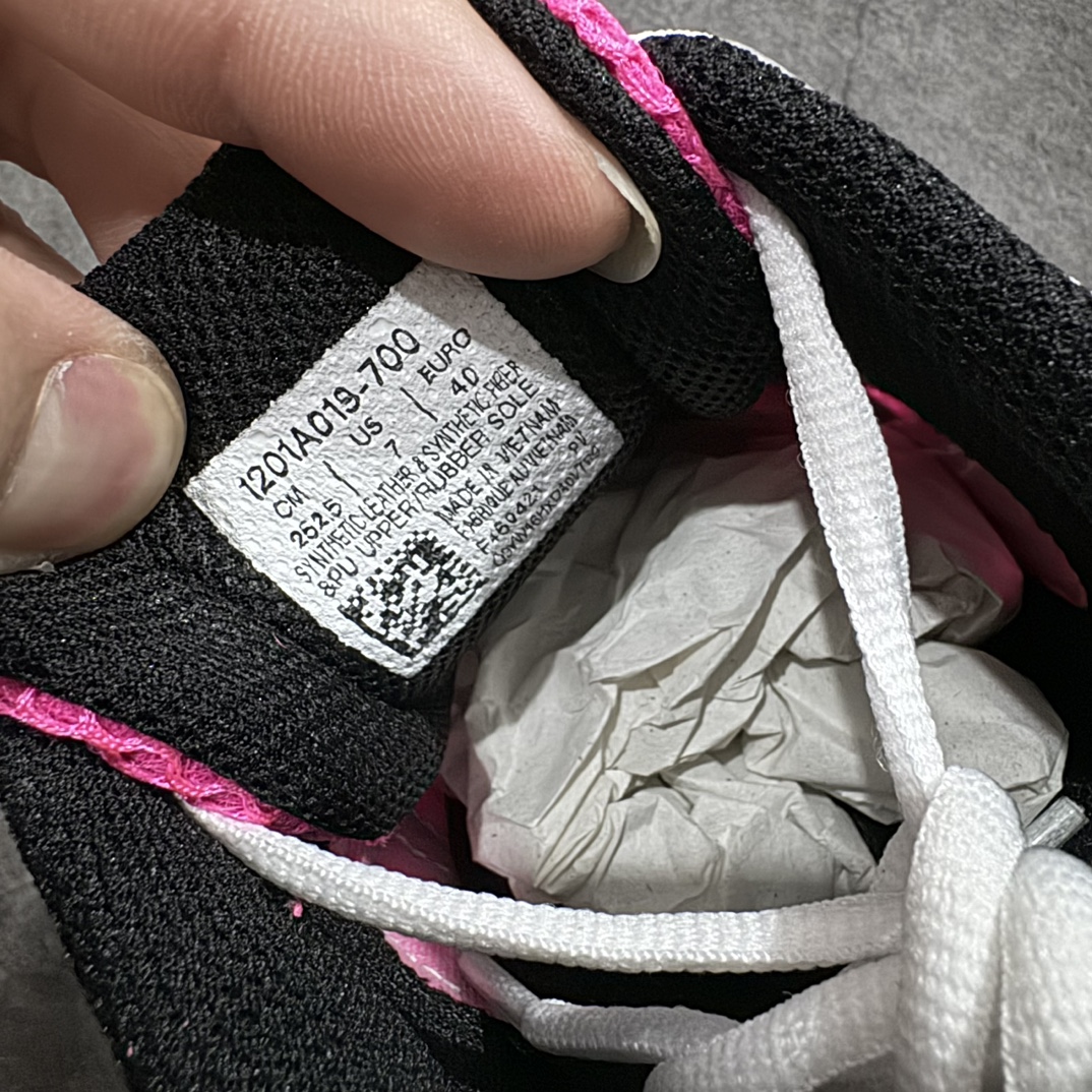 图片[7]-【总裁版】 ASICS GEL-KAYANO 14 亚瑟士系列轻量缓震休闲运动跑步鞋nn市场天花板品质鞋型细节秒杀市场流通版本n知名大厂出品 原版开发 细节完美把控n独家私模五层组合大底原厂定制缓震硅胶加持 原盒原配 官方四联吊牌n一比一同步原鞋工艺和用料n后跟一样采用了GEL缓震胶整体系列设计非常的科技感！n锻炼跑步的同时让你一样时尚百搭！n设计师 Hidenori Yamashita 以「Flash」一词为灵感，创造出未来感金属色鞋面，改造升级内在性能，由内而外全面革新，为 GEL-KAYANO 家族传承及经典跑鞋文化的延续，创下里程碑式作品。ASICS GEL – KAYANO 14 跑鞋重新诠释了复古的跑步形状，并以其 2000 年代后期的美学理念重新铺装，银色与蓝色的鞋面极为高档.网面铺陈与鞋面、鞋头多处细节位增添了透气性。ASICS GEL – KAYANO 14的鞋后跟部中底上以及多密度耐磨鞋底增加了 GEL 缓震胶，提供高抗冲击性、缓冲性、可保护脚部免受地面冲击的影响，穿着舒适性十足「入手同款」 尺码：36 37 37.5 38 39 39.5 40.5 41.5 42 42.5 43.5 44 45 46 编码：NM310330-鞋库