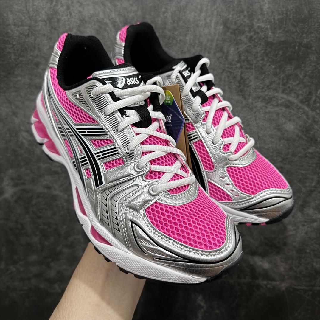 【总裁版】 ASICS GEL-KAYANO 14 亚瑟士系列轻量缓震休闲运动跑步鞋nn市场天花板品质鞋型细节秒杀市场流通版本n知名大厂出品 原版开发 细节完美把控n独家私模五层组合大底原厂定制缓震硅胶加持 原盒原配 官方四联吊牌n一比一同步原鞋工艺和用料n后跟一样采用了GEL缓震胶整体系列设计非常的科技感！n锻炼跑步的同时让你一样时尚百搭！n设计师 Hidenori Yamashita 以「Flash」一词为灵感，创造出未来感金属色鞋面，改造升级内在性能，由内而外全面革新，为 GEL-KAYANO 家族传承及经典跑鞋文化的延续，创下里程碑式作品。ASICS GEL – KAYANO 14 跑鞋重新诠释了复古的跑步形状，并以其 2000 年代后期的美学理念重新铺装，银色与蓝色的鞋面极为高档.网面铺陈与鞋面、鞋头多处细节位增添了透气性。ASICS GEL – KAYANO 14的鞋后跟部中底上以及多密度耐磨鞋底增加了 GEL 缓震胶，提供高抗冲击性、缓冲性、可保护脚部免受地面冲击的影响，穿着舒适性十足「入手同款」 尺码：36 37 37.5 38 39 39.5 40.5 41.5 42 42.5 43.5 44 45 46 编码：NM310330-鞋库