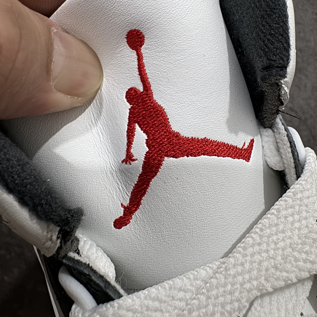 图片[7]-【JS纯原】Air Jordan AJ3 Retro 白灰 CT8532-106n圈内最强三代系列 匠心打造 开发时长超过半年 目前可过各类鉴定或无法鉴定 裸鞋随便操作 全套原纸板楦头开发 原厂大底磨具加持立体防滑纹理 原装可视Air Sole气垫 原汁原味最完美的三代版型 唯一正确鞋头趴度弧度高度鞋身腰线 原厂TPU彩虹扎染后跟饰片 正确内里反口里网布 皮料菱角分明不变形无多余毛边 广东原厂zp同批次手工大底描漆拉丝 市场唯一原厂鞋扣模具 原厂织唛标 原厂飞人电绣工艺 尾指中部跳三针 独家绑鞋带手法 印刷中底布 四线拉帮 米色美纹纸贴合固定 进口港宝加持 后跟自然饱满 全鞋荧光划线卡点 追求极致完美 每一双都是工艺品 多重QC质检 超越公司货的品控标准 实实在在的免检产品 SIZE：36 36.5 37.5 38 38.5 39 40 40.5 41 42 42.5 43 44 44.5 45 45.5 46 47.5 48.5 编码：X10450480-鞋库