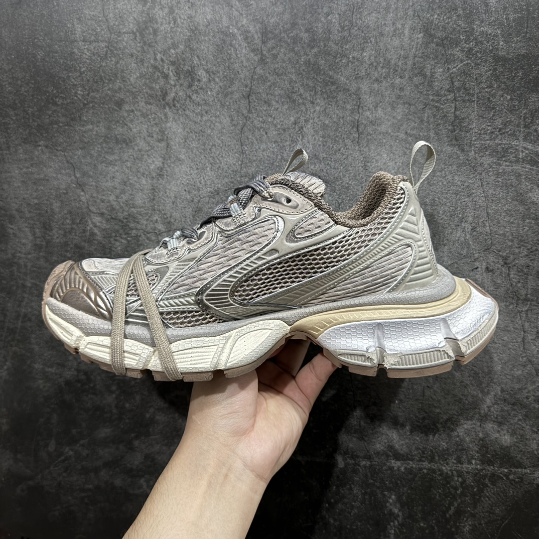 图片[2]-【OK纯原】BALENCIAGA 3XL Sneakers 巴黎世家十代网布系带低帮走秀复古老爹鞋全套原纸板楦头开发 最原汁原味的灵魂版型 全鞋荧光划线卡点 胶水把控整洁度追求极致完美 每一双都是工艺品 多重QC质检 超越公司货的品控标准 实实在在的免检产品 原盒原配 正确字体电绣 粗细、位置、大小正确 侧边TPU 透气孔匹配意产原版 正确分离大底 TPU软底 原版一致大底LOGO 立体感十足 原厂皮料水洗做旧 采购原厂网纱 不含皮革 网布材料和聚氨酯 磨损效果 鞋头边缘和后帮 Balenciaga 徽标 鞋面和后跟凸印尺码 鞋舌 3XL 橡胶品牌标识和反光细节 鞋帮拉袢和鞋舌拉祥 配反光细节 备用鞋带在鞋履前侧 可在穿着前取下 便于不同造型搭配 正常尺码  尺码：35 36 37 38 39 40 41 42 43 44 45 46 编码：DF400430-鞋库