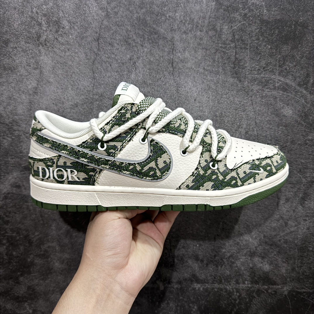 【定制版】Nk SB Dunk Low 迪奥联名-绑带织布绿勾 周年高端定制 低帮休闲板鞋货号：SJ2068-309n定制鞋盒 大厂纯原品质出货 超高清洁度 皮料切割干净无任何毛边 细节完美  尺码：36 36.5 37.5 38 38.5 39 40 40.5 41 42 42.5 43 44 44.5 45 编码：HXS340360-鞋库